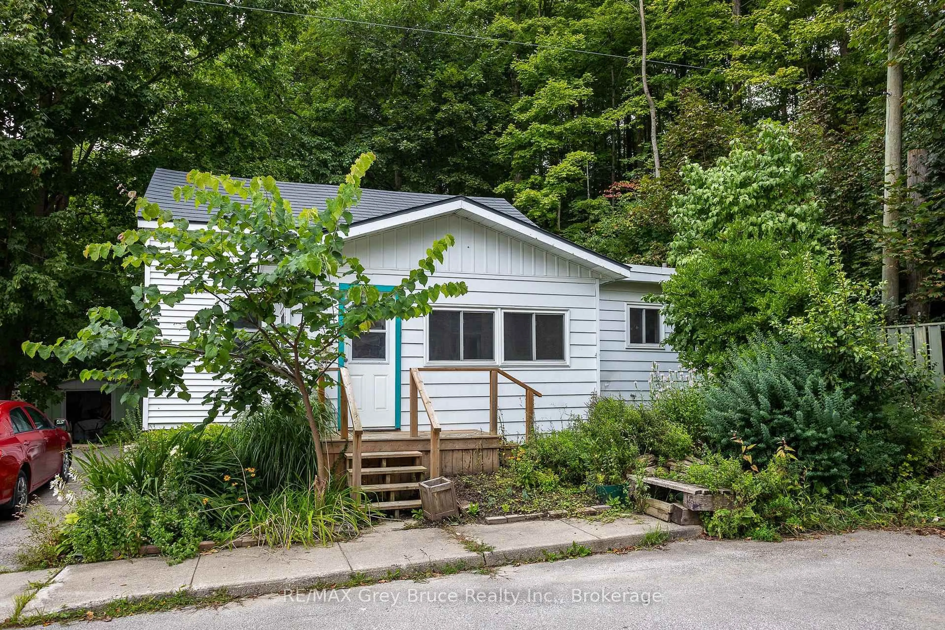 Shed for 440 13th St, Owen Sound Ontario N4K 1W6