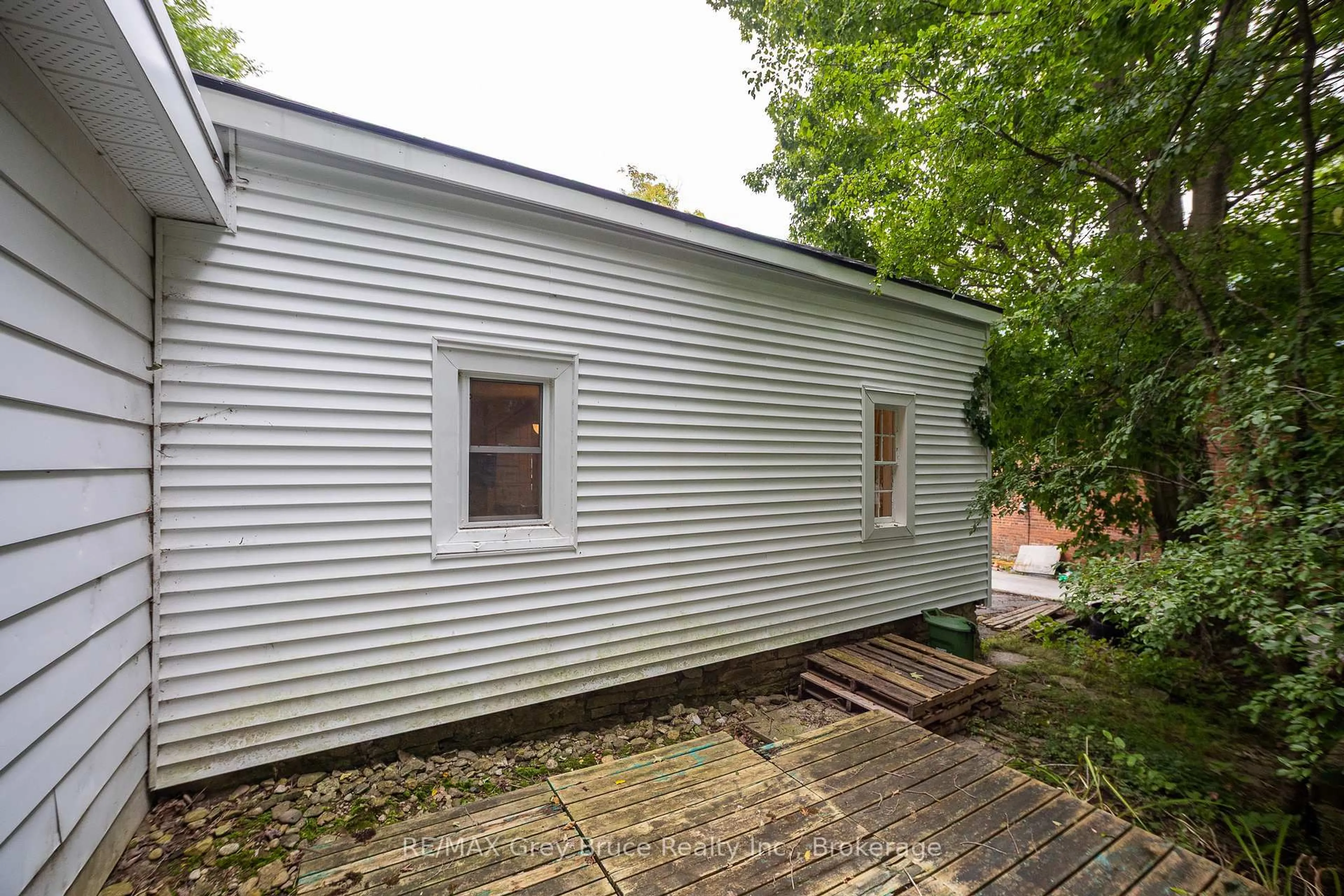 Shed for 440 13th St, Owen Sound Ontario N4K 1W6
