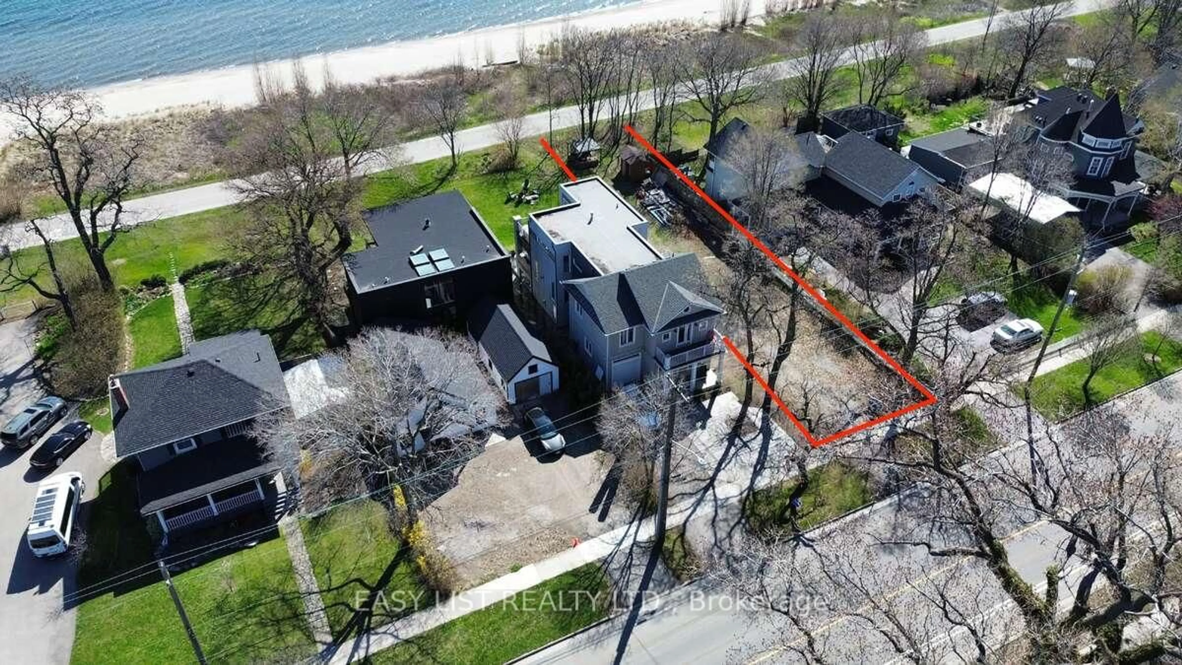 A pic from outside/outdoor area/front of a property/back of a property/a pic from drone, street for 971 Beach Blvd, Hamilton Ontario L8H 6Z7