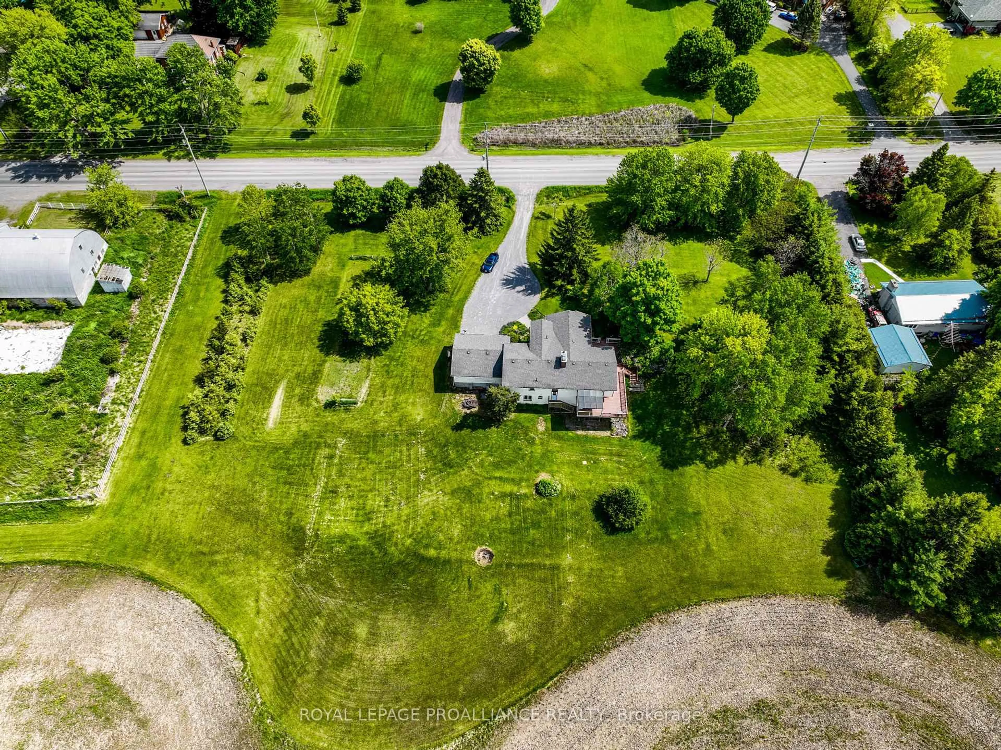 A pic from outside/outdoor area/front of a property/back of a property/a pic from drone, street for 480 Vermilyea Rd, Belleville Ontario K8N 4Z5