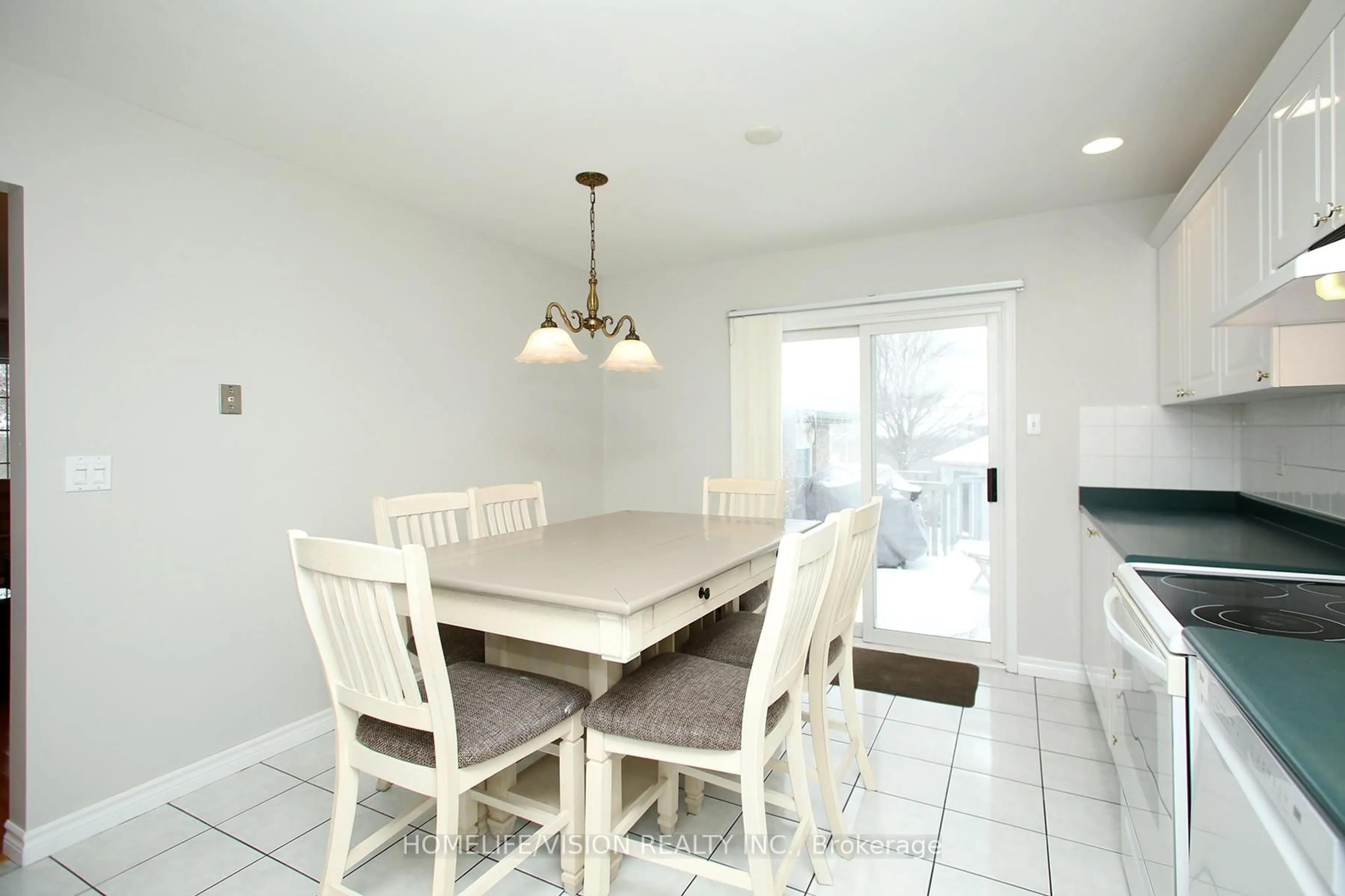 Dining room, ceramic/tile floor for 1105 Tillison Ave, Cobourg Ontario K9A 5N4