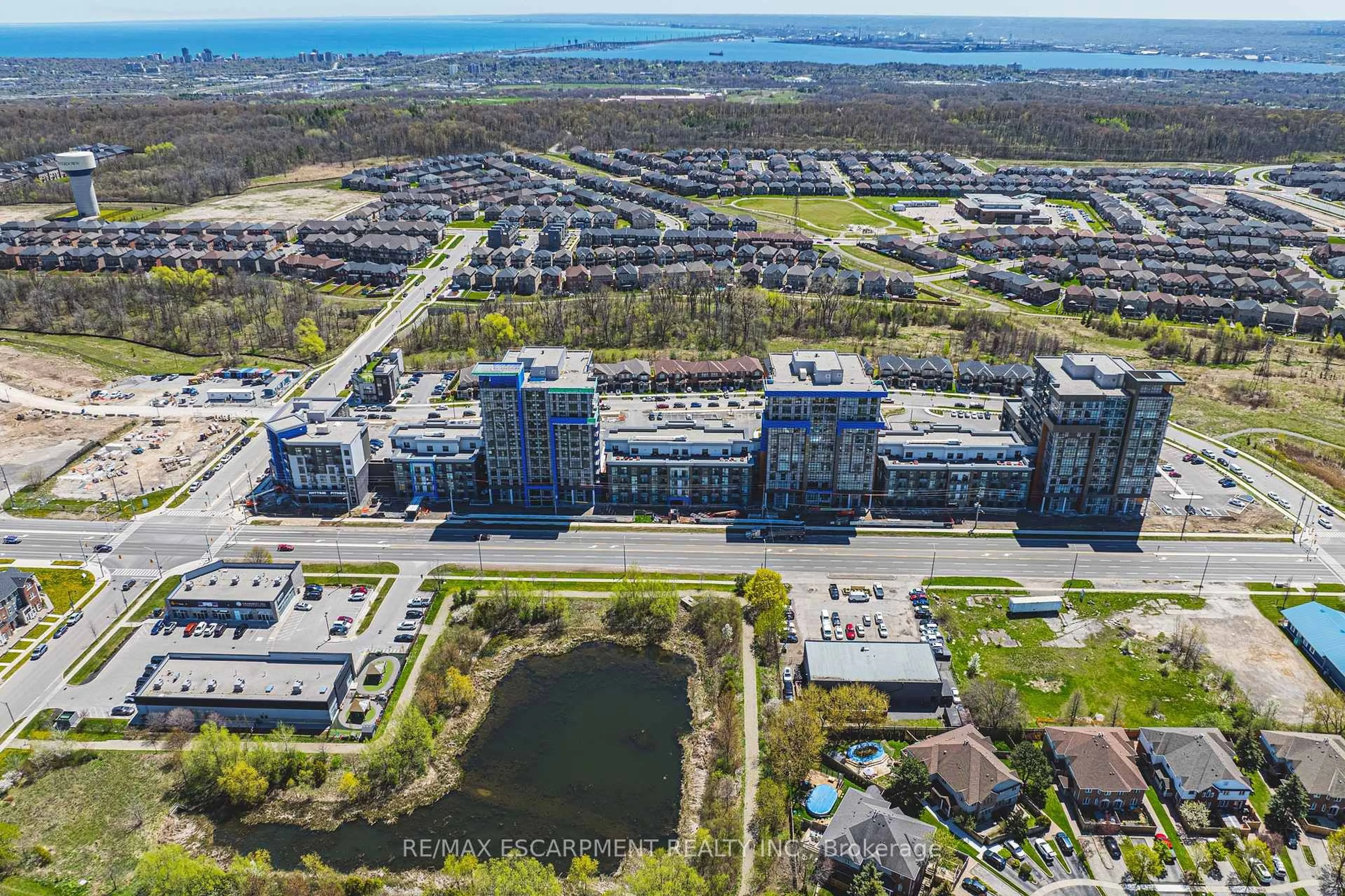 A pic from outside/outdoor area/front of a property/back of a property/a pic from drone, water/lake/river/ocean view for 460 DUNDAS St #327, Hamilton Ontario L0K 1A0