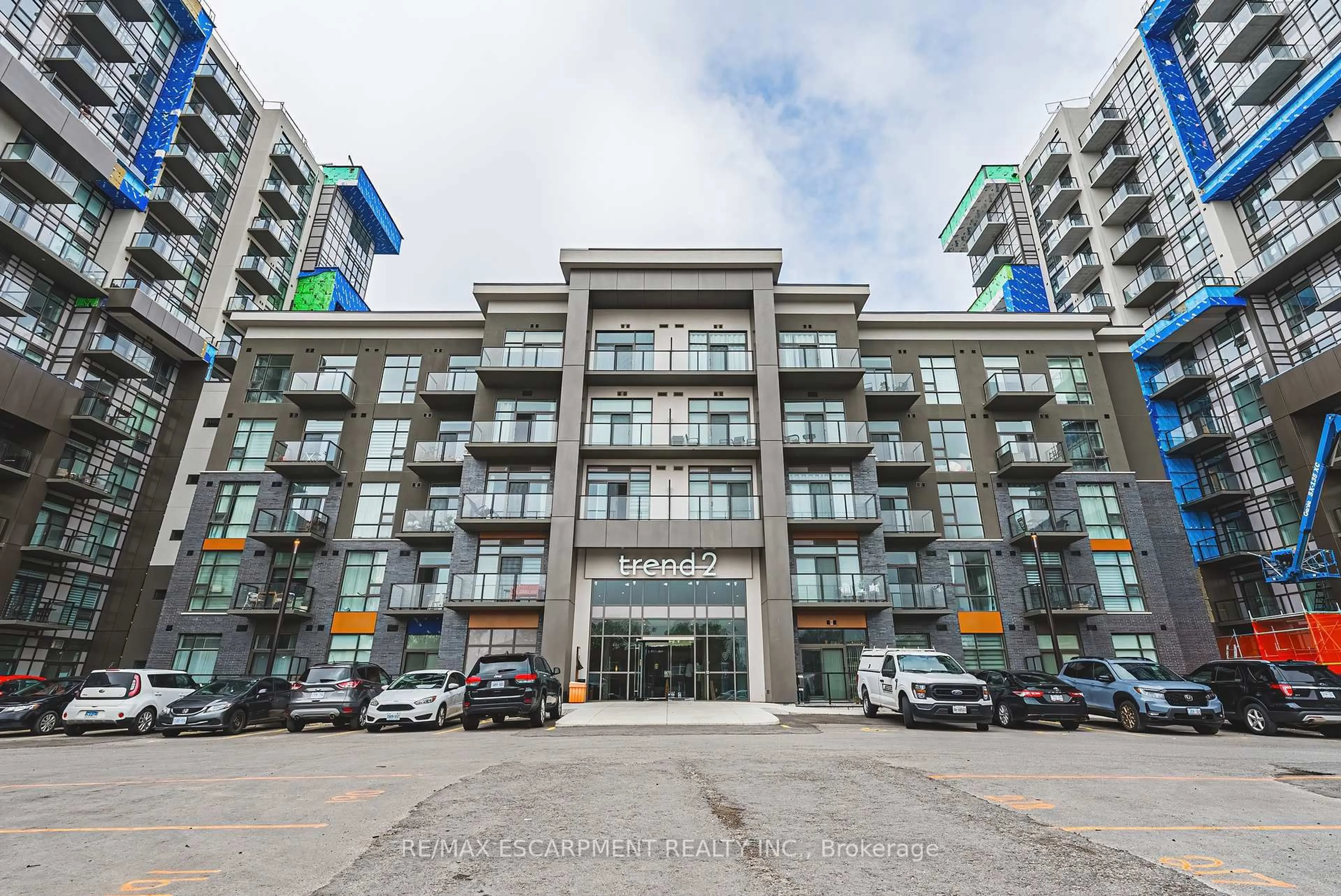 Indoor foyer for 460 DUNDAS St #327, Hamilton Ontario L0K 1A0