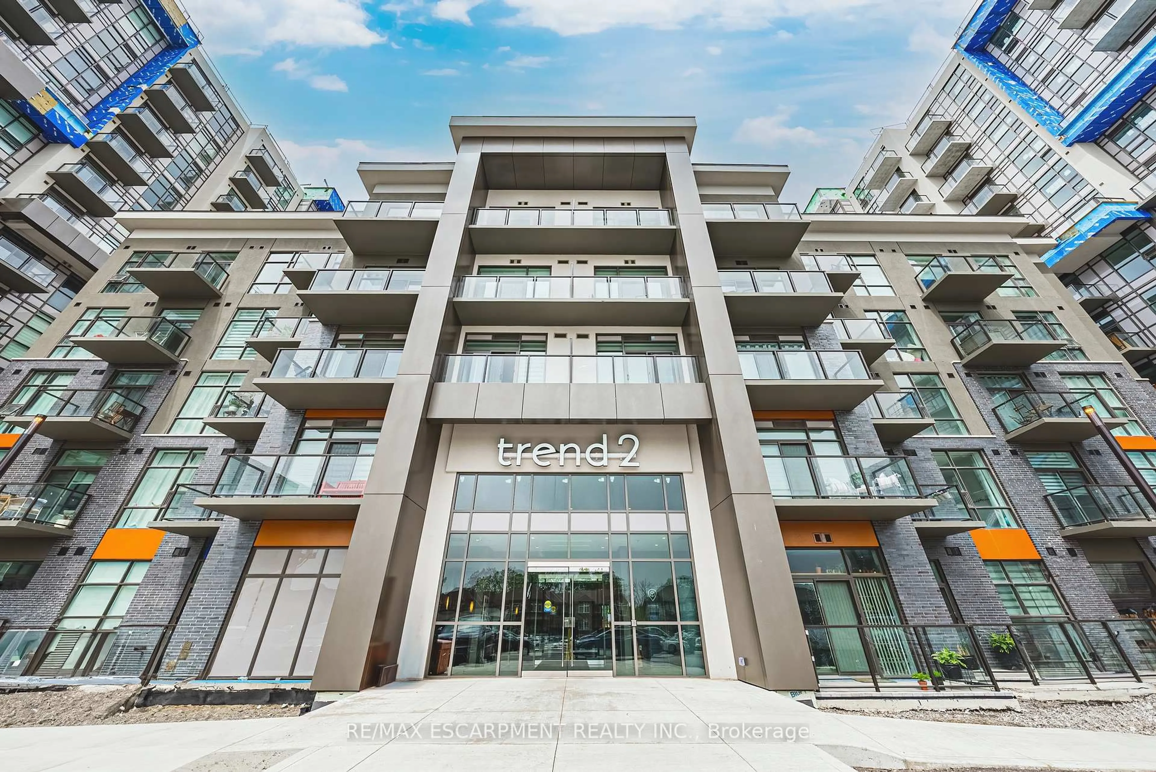 Indoor foyer for 460 DUNDAS St #327, Hamilton Ontario L0K 1A0