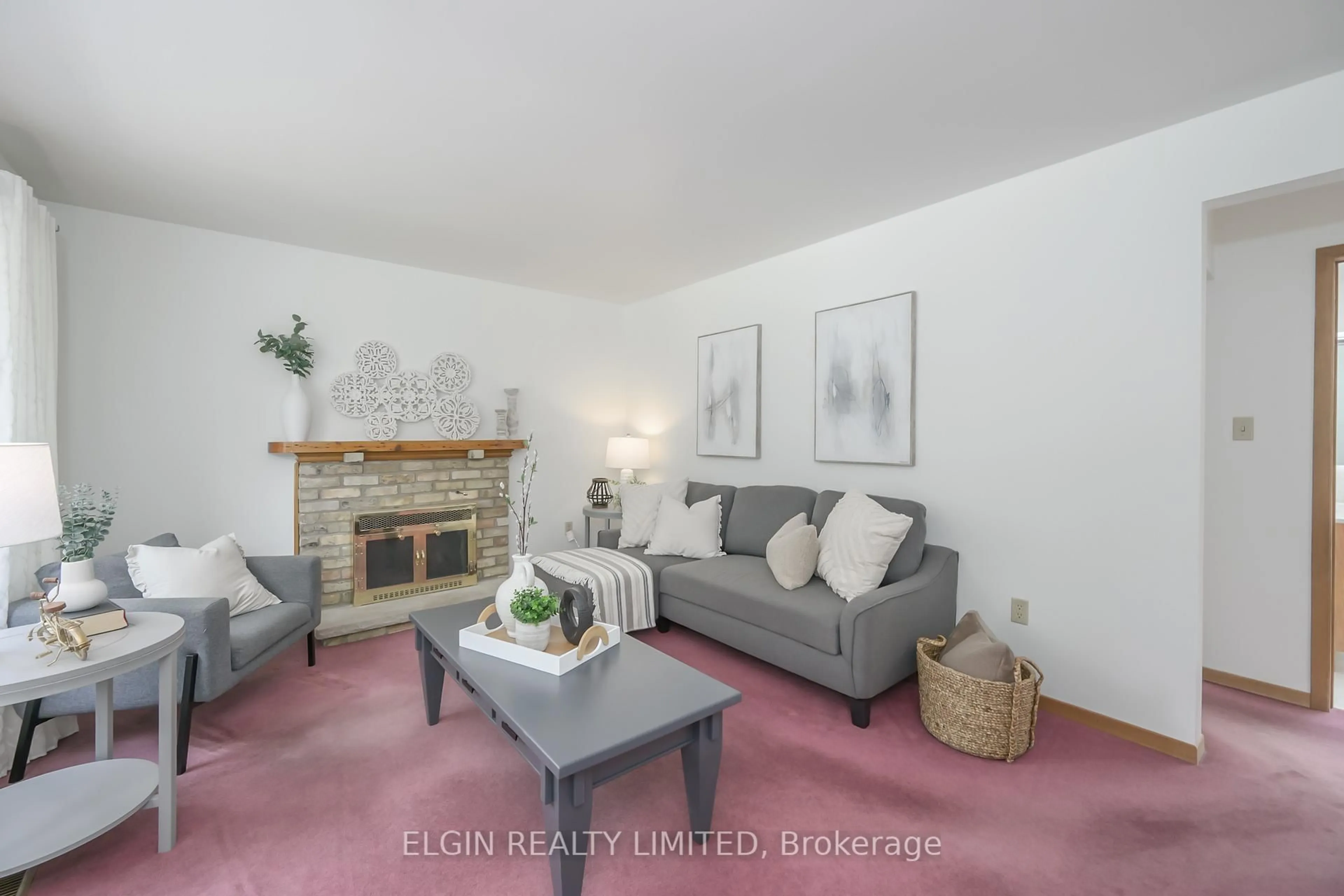 Living room with furniture, unknown for 15 Oak St, St. Thomas Ontario N5R 1R5