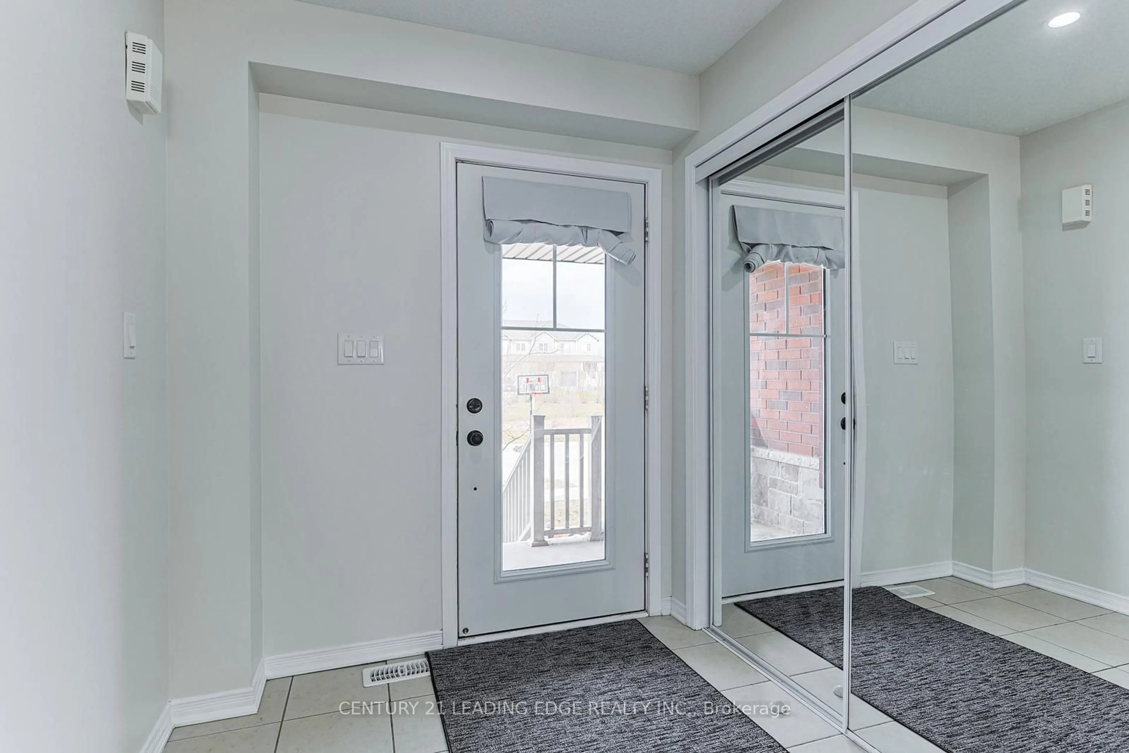 Indoor entryway for 153 Thompson Rd, Haldimand Ontario N3W 1V3