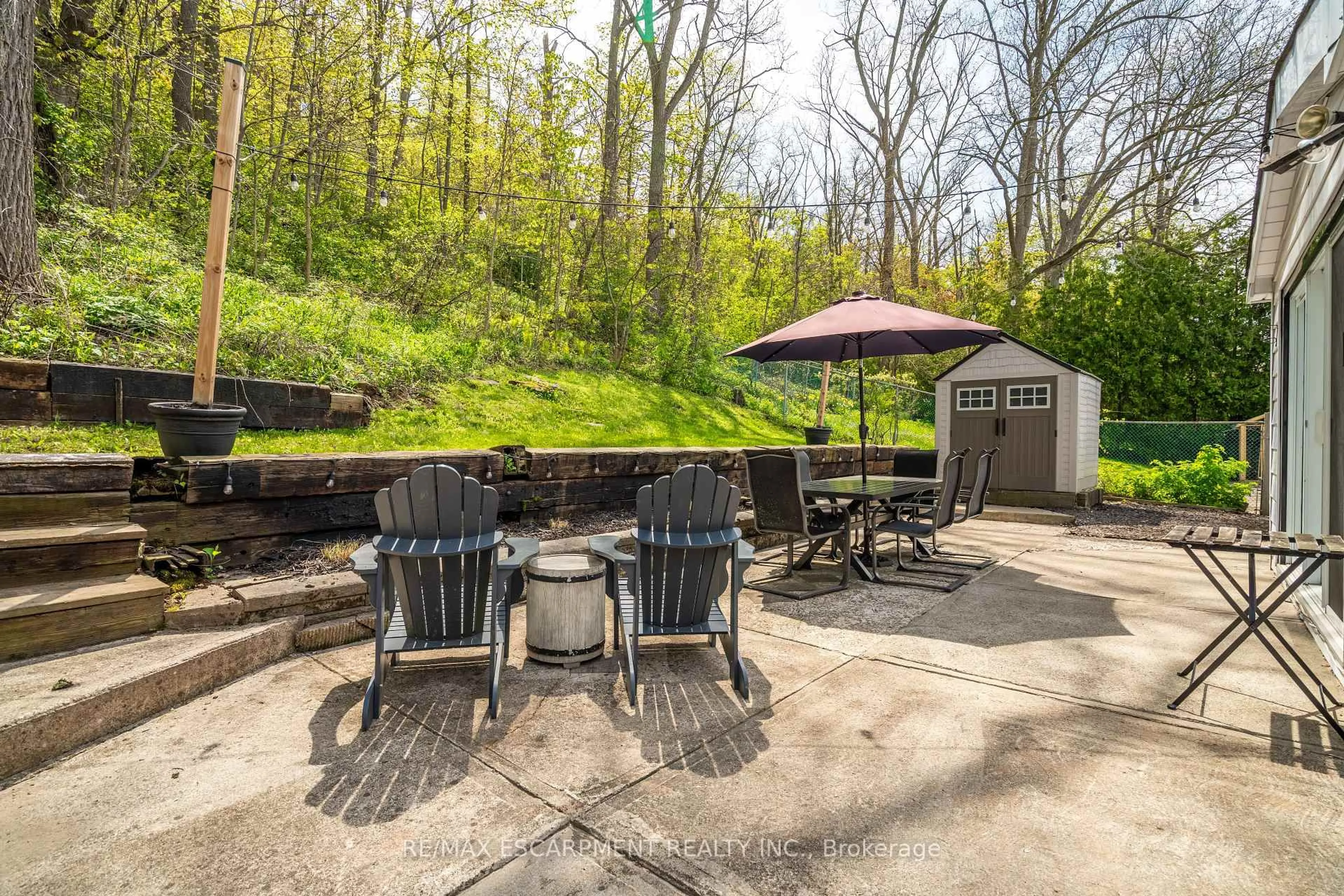 Patio, forest/trees view for 34 PALM Crt, Hamilton Ontario L8G 2T7