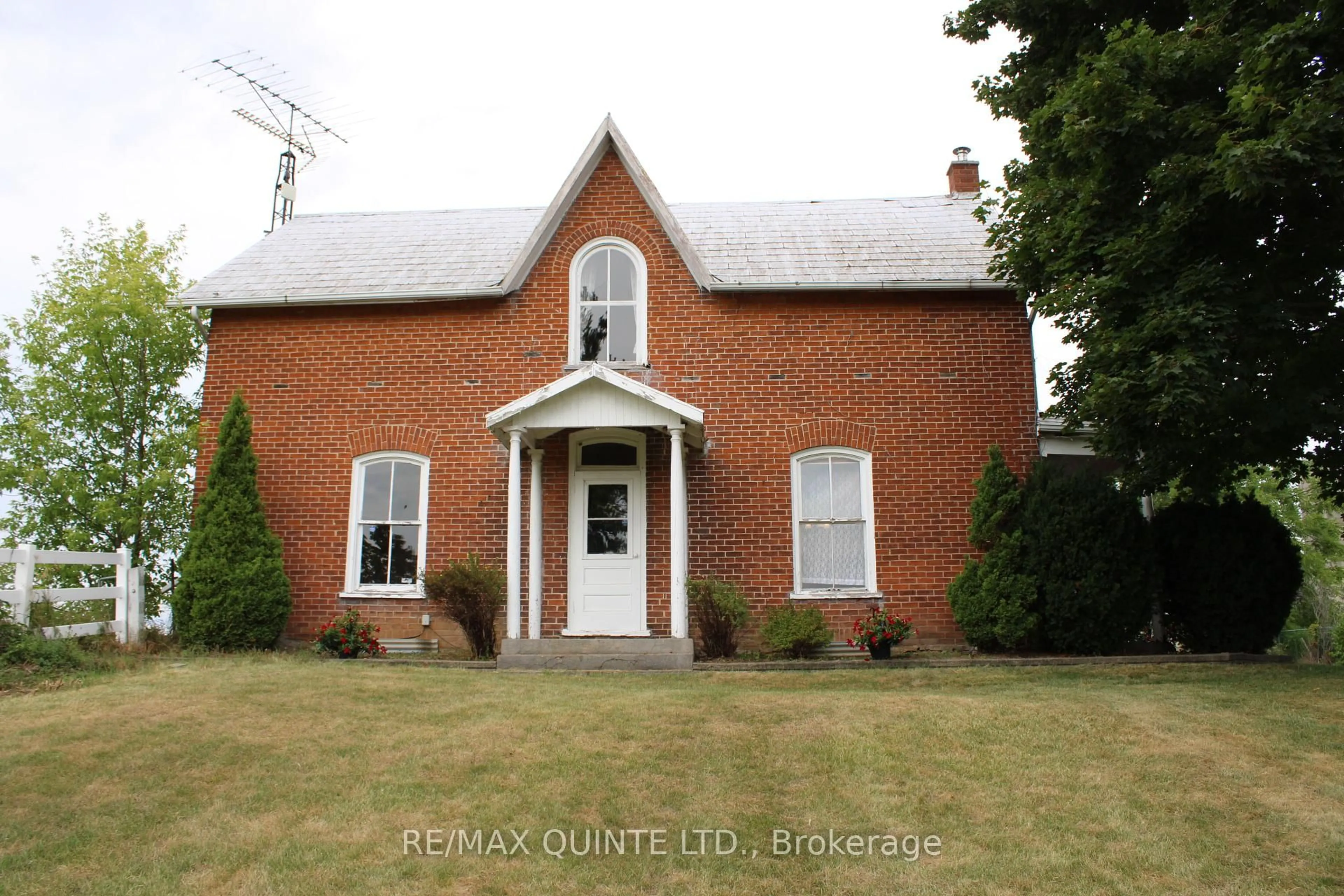 Home with brick exterior material, building for 472 Maple Rd, Stirling Ontario K0K 3E0
