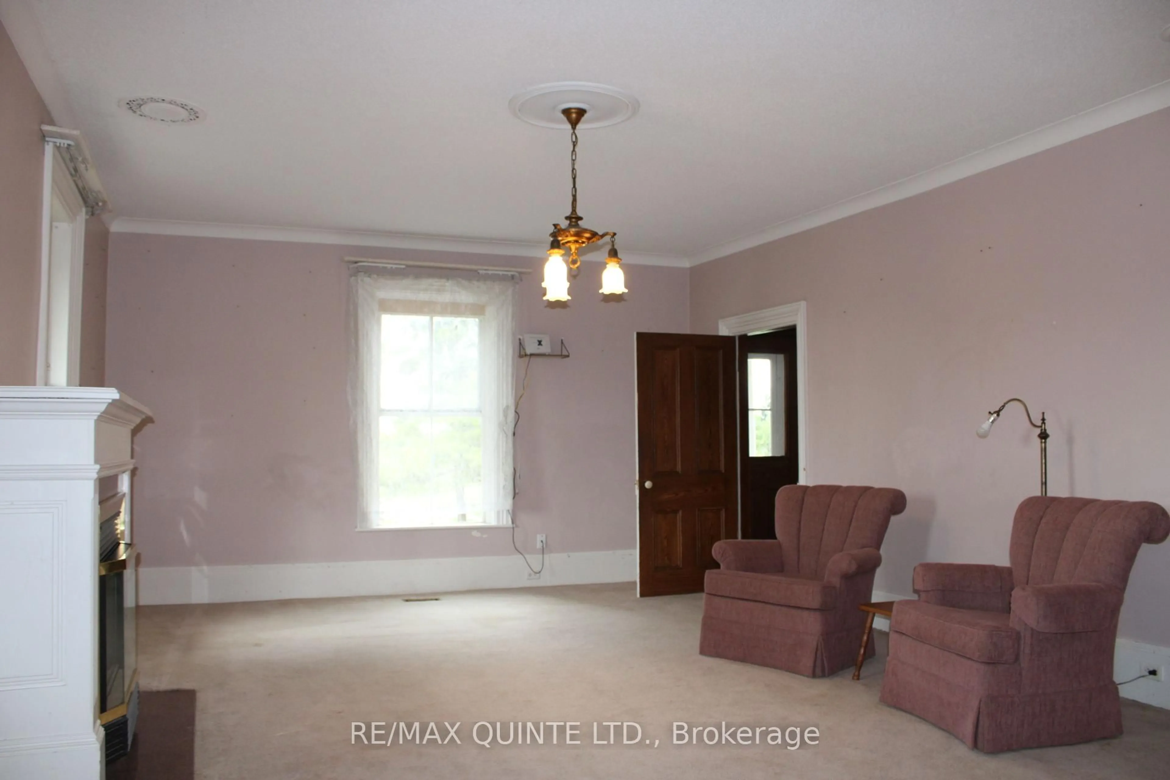 A pic of a room for 472 Maple Rd, Stirling Ontario K0K 3E0