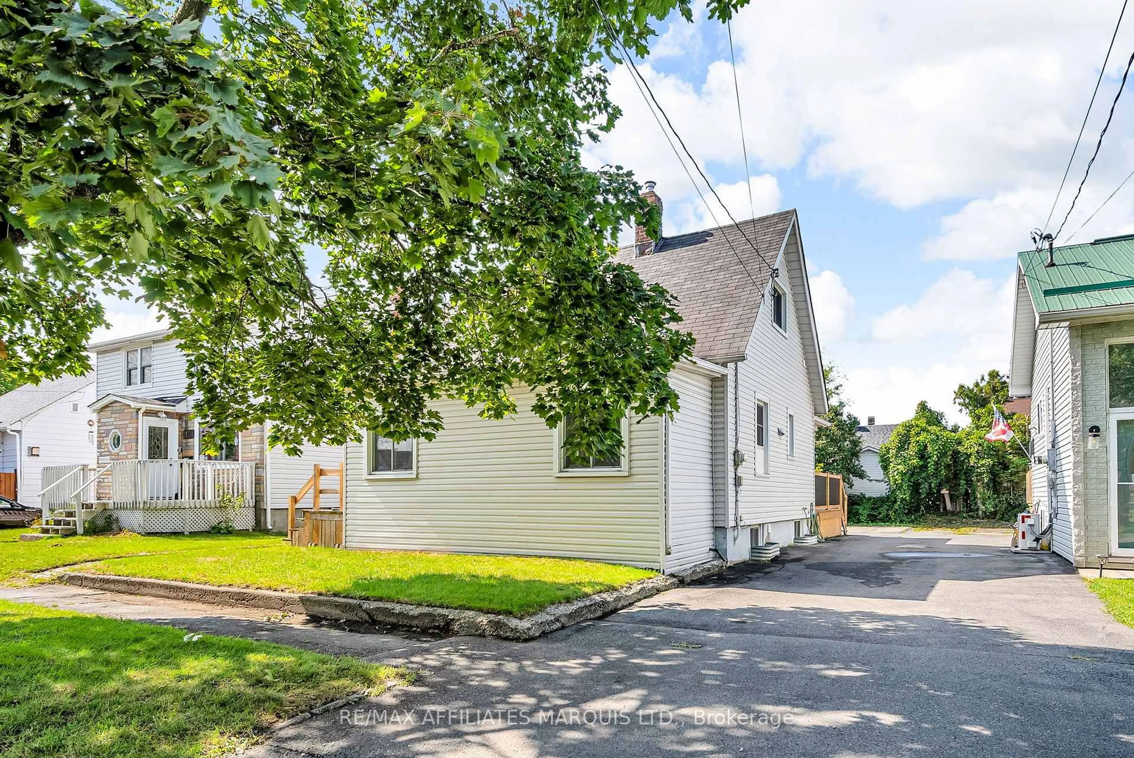 Unknown for 1142 Dieppe St, Cornwall Ontario K6H 3K3