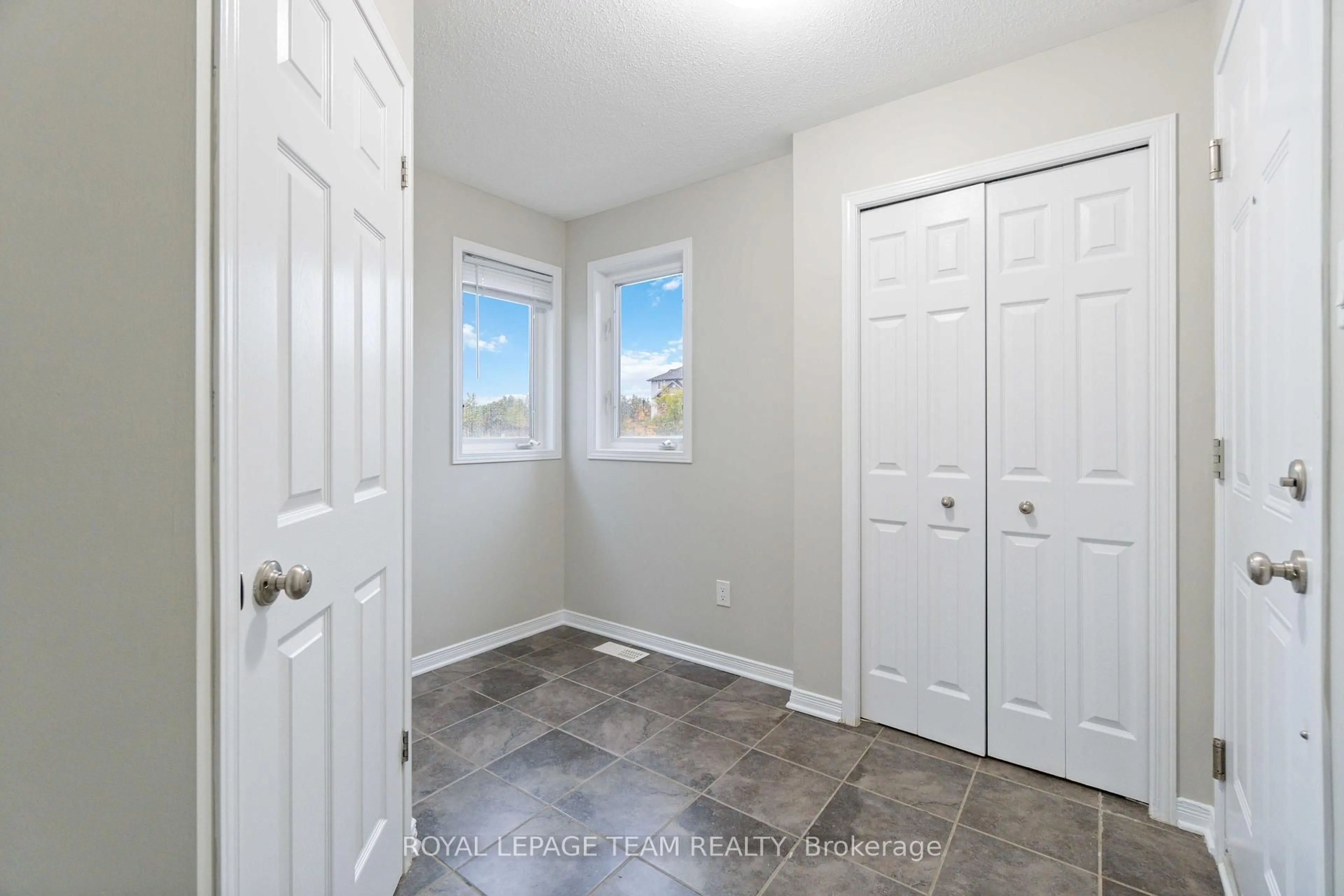 Indoor entryway for 259 Fir Lane, North Grenville Ontario K0G 1J0