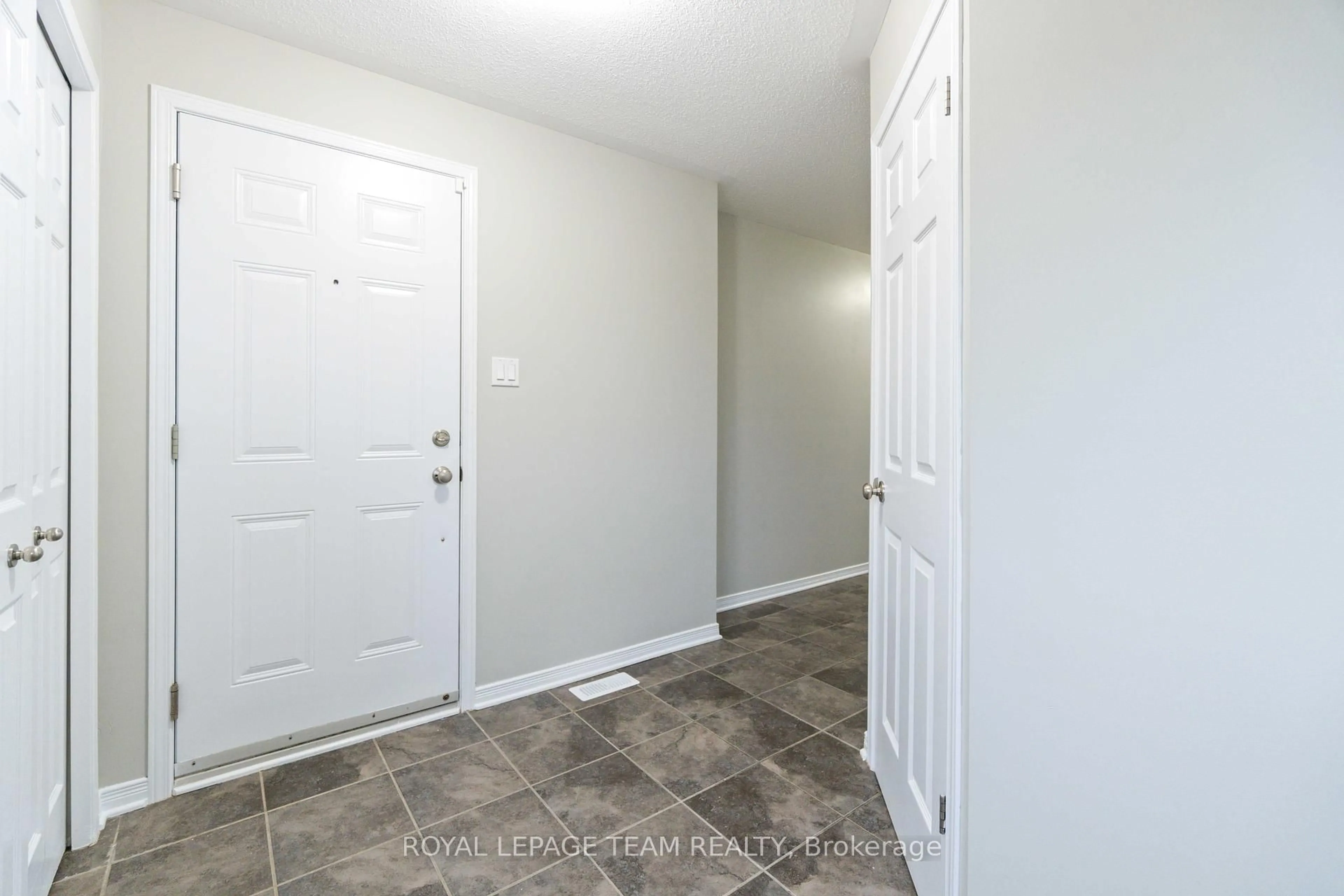 Indoor entryway for 259 Fir Lane, North Grenville Ontario K0G 1J0