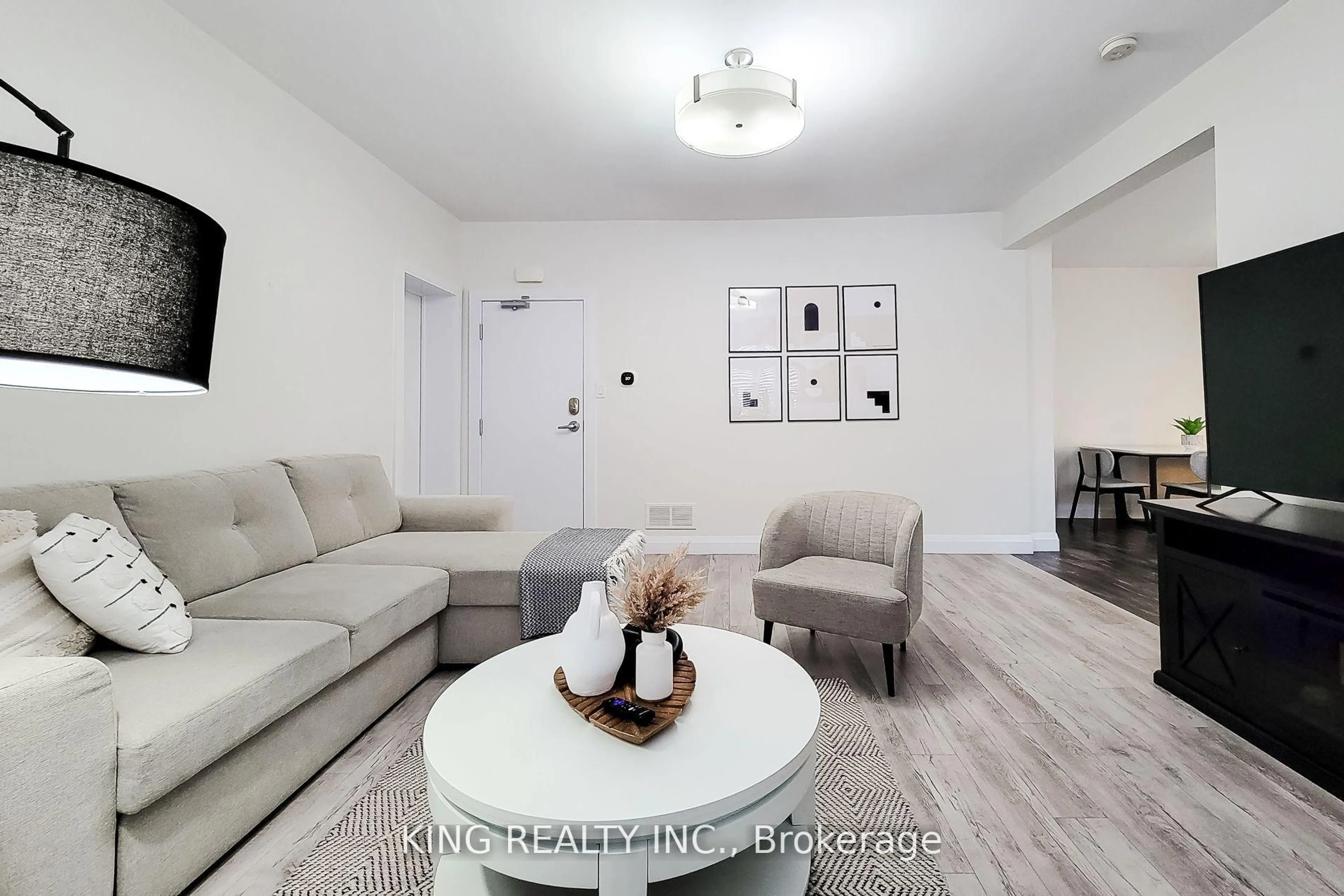 Living room with furniture, unknown for 4464 Ellis St, Niagara Falls Ontario L2E 1H4
