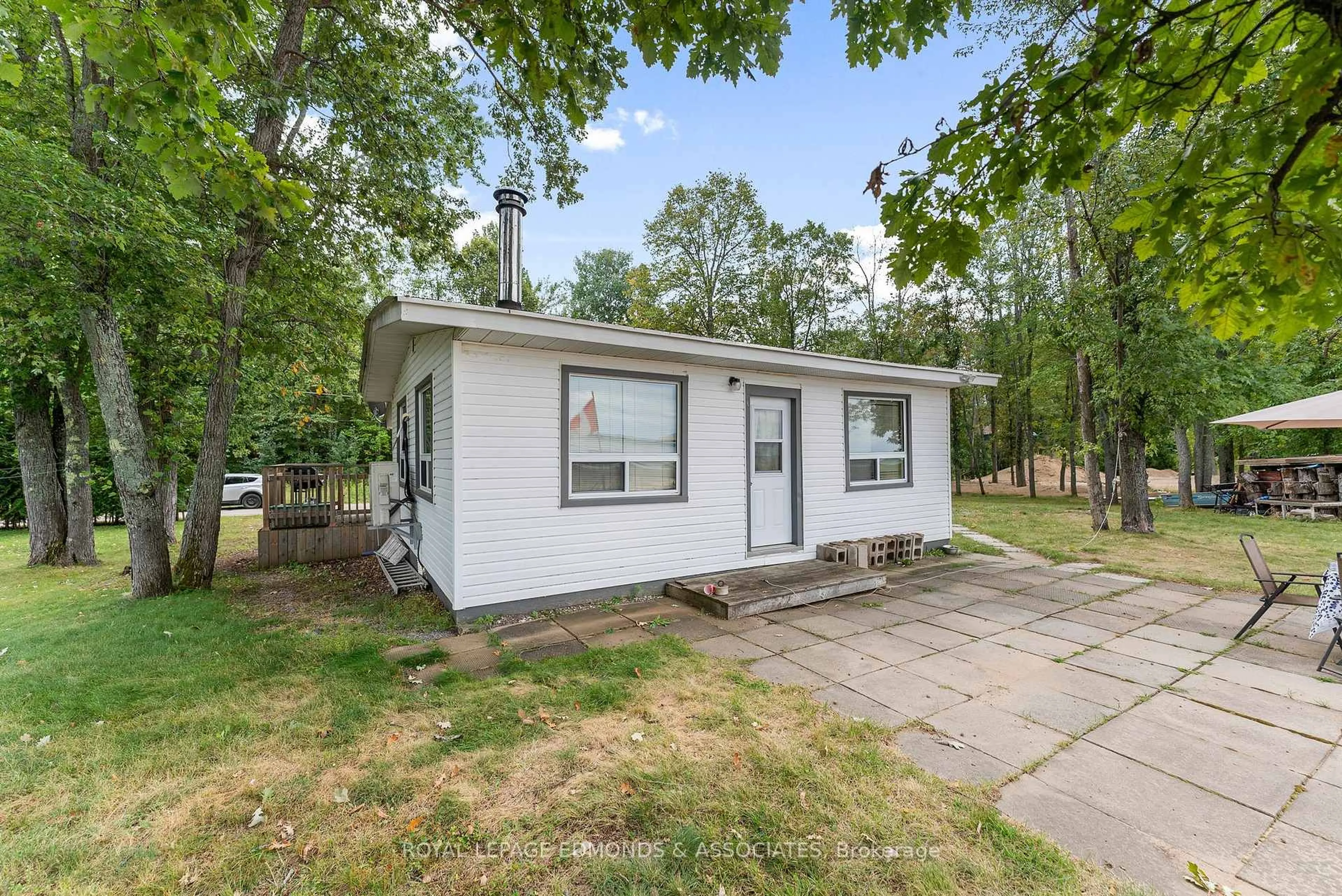 Home with vinyl exterior material, street for 45 Greatview Tr, Pembroke Ontario K8A 6W2