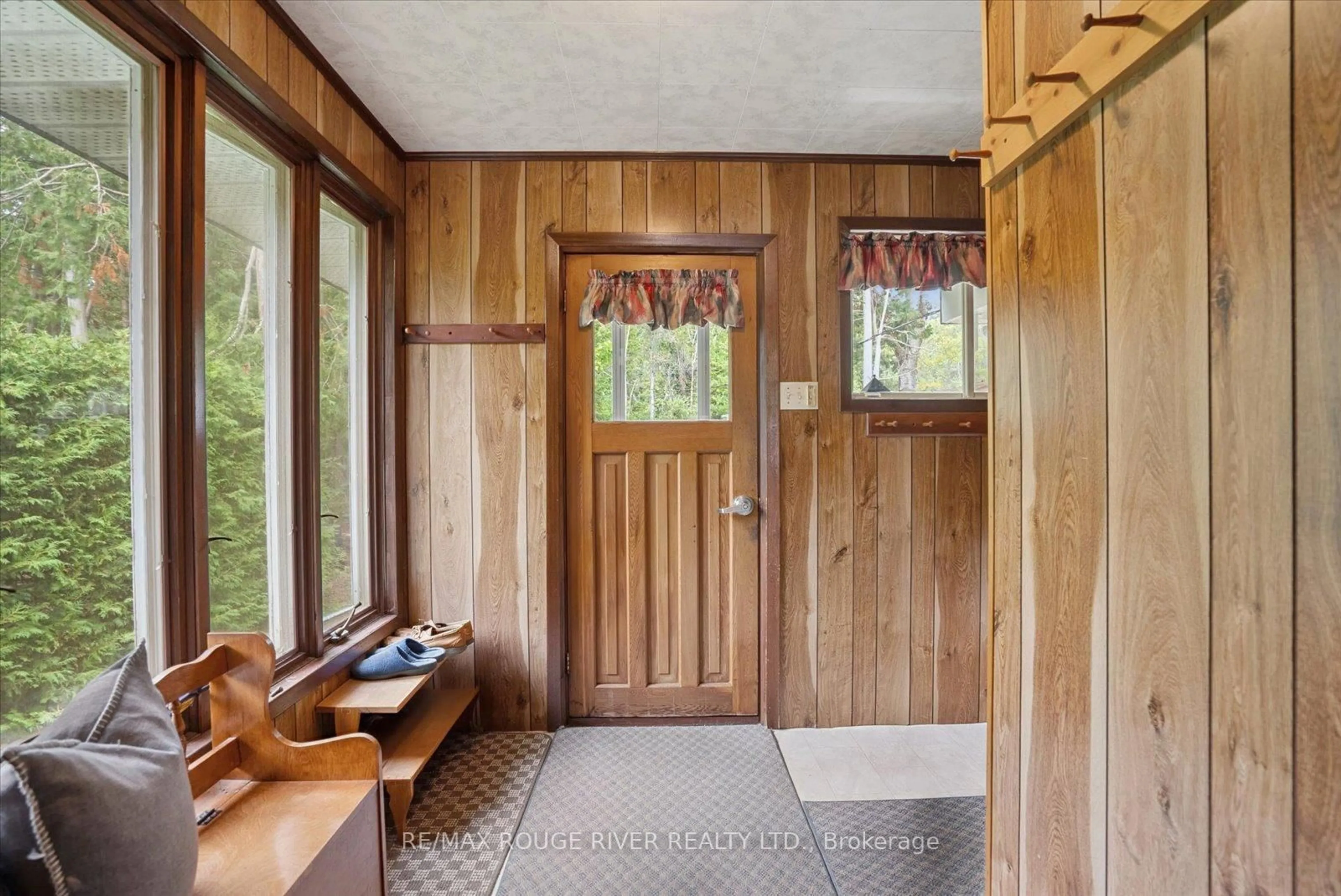 Indoor entryway for 102 Mystic Point Rd, Trent Lakes Ontario K0L 1J0