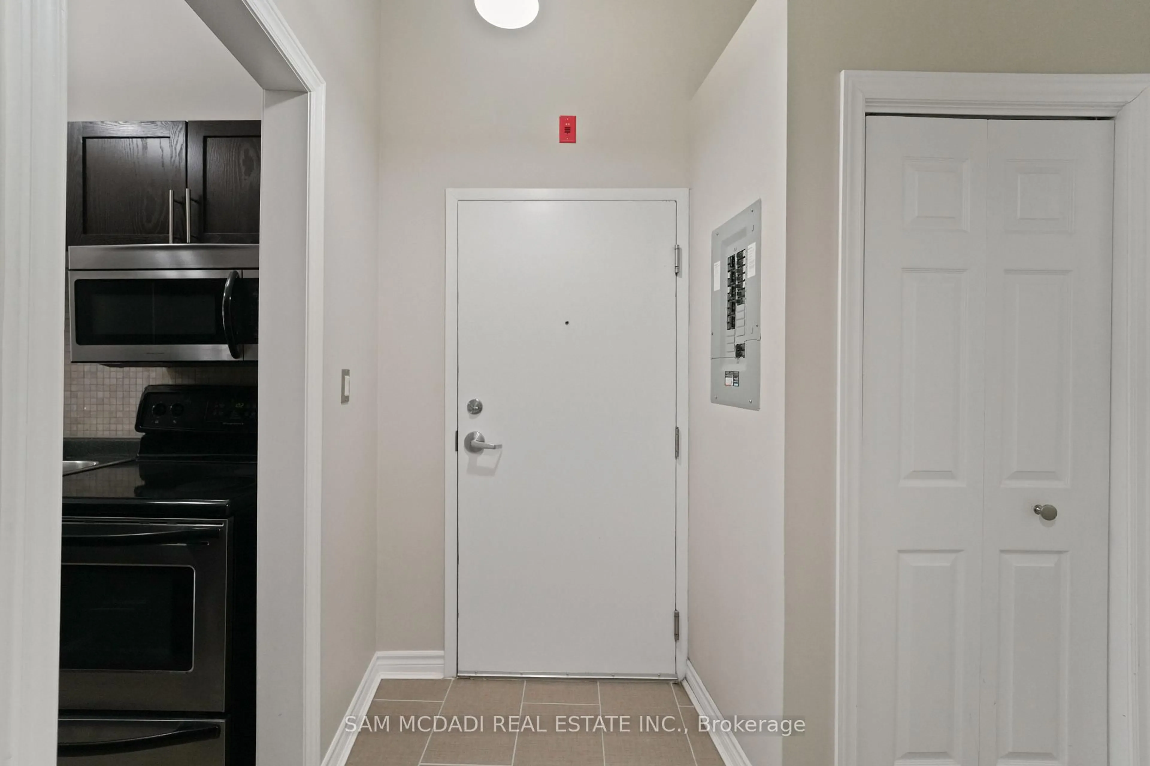 Indoor entryway for 80 King William St #301, Hamilton Ontario L8R 0A1