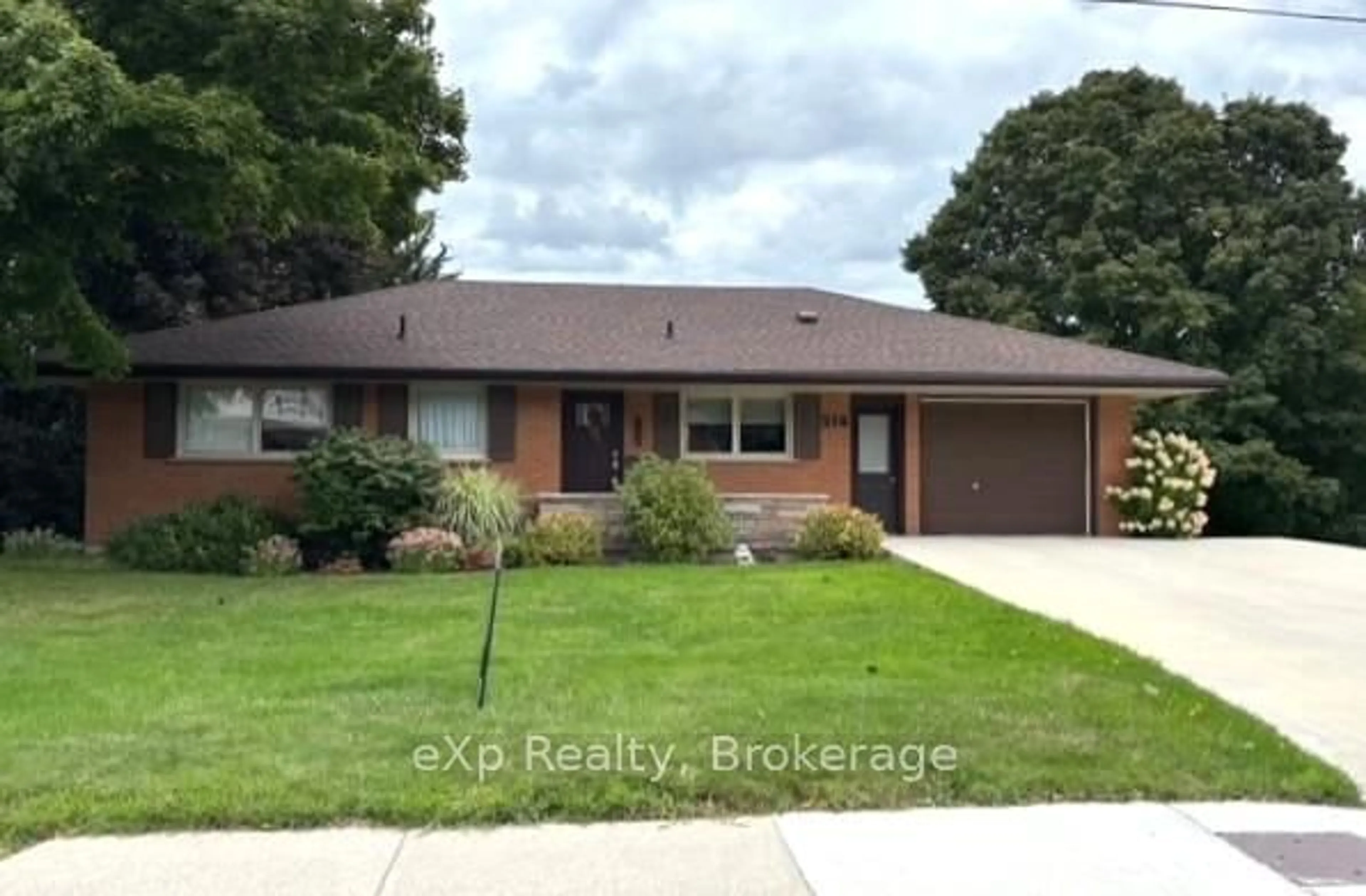 Unknown for 218 Thomas St, Brockton Ontario N0G 2V0