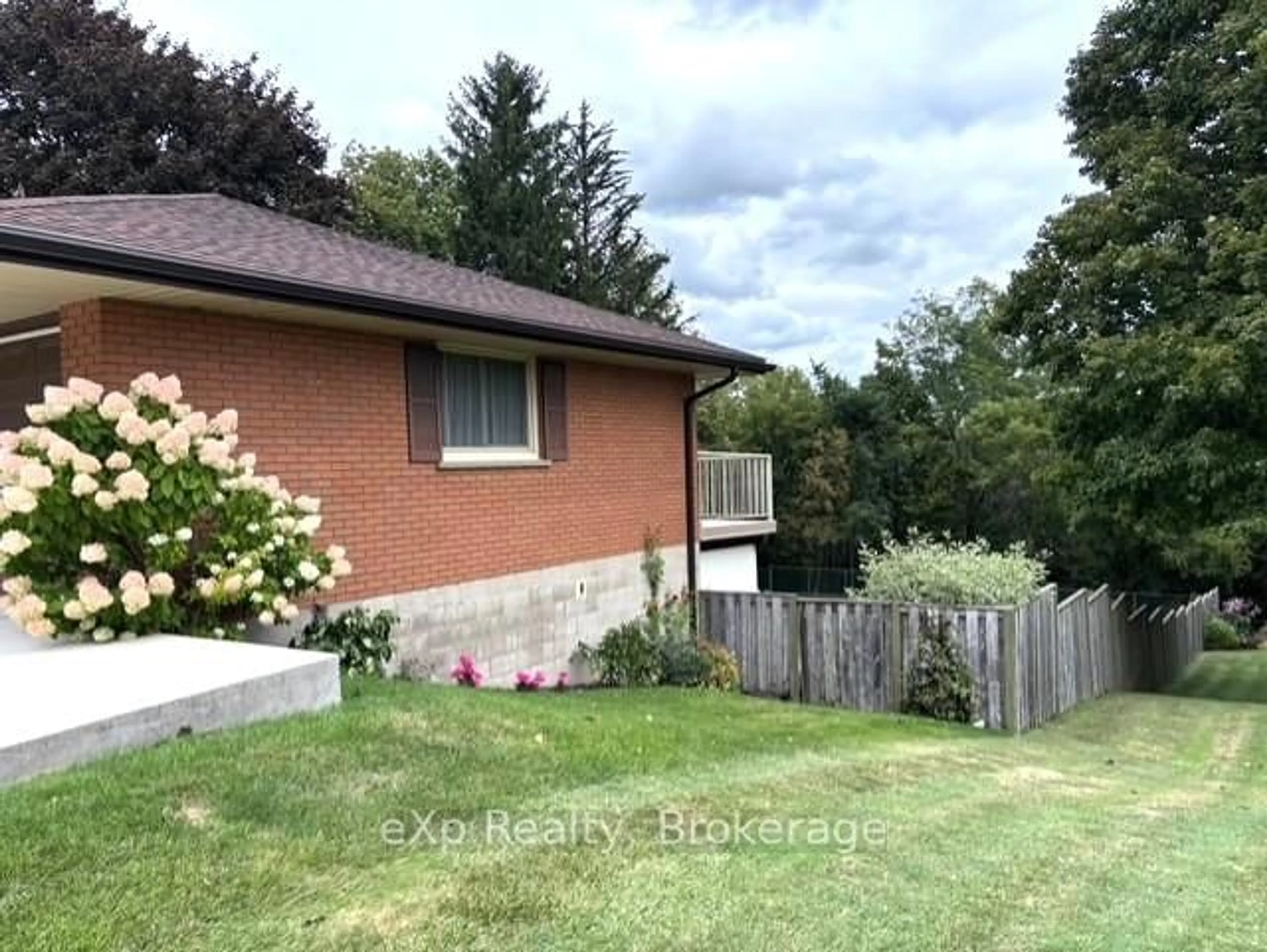 A pic from outside/outdoor area/front of a property/back of a property/a pic from drone, unknown for 218 Thomas St, Brockton Ontario N0G 2V0