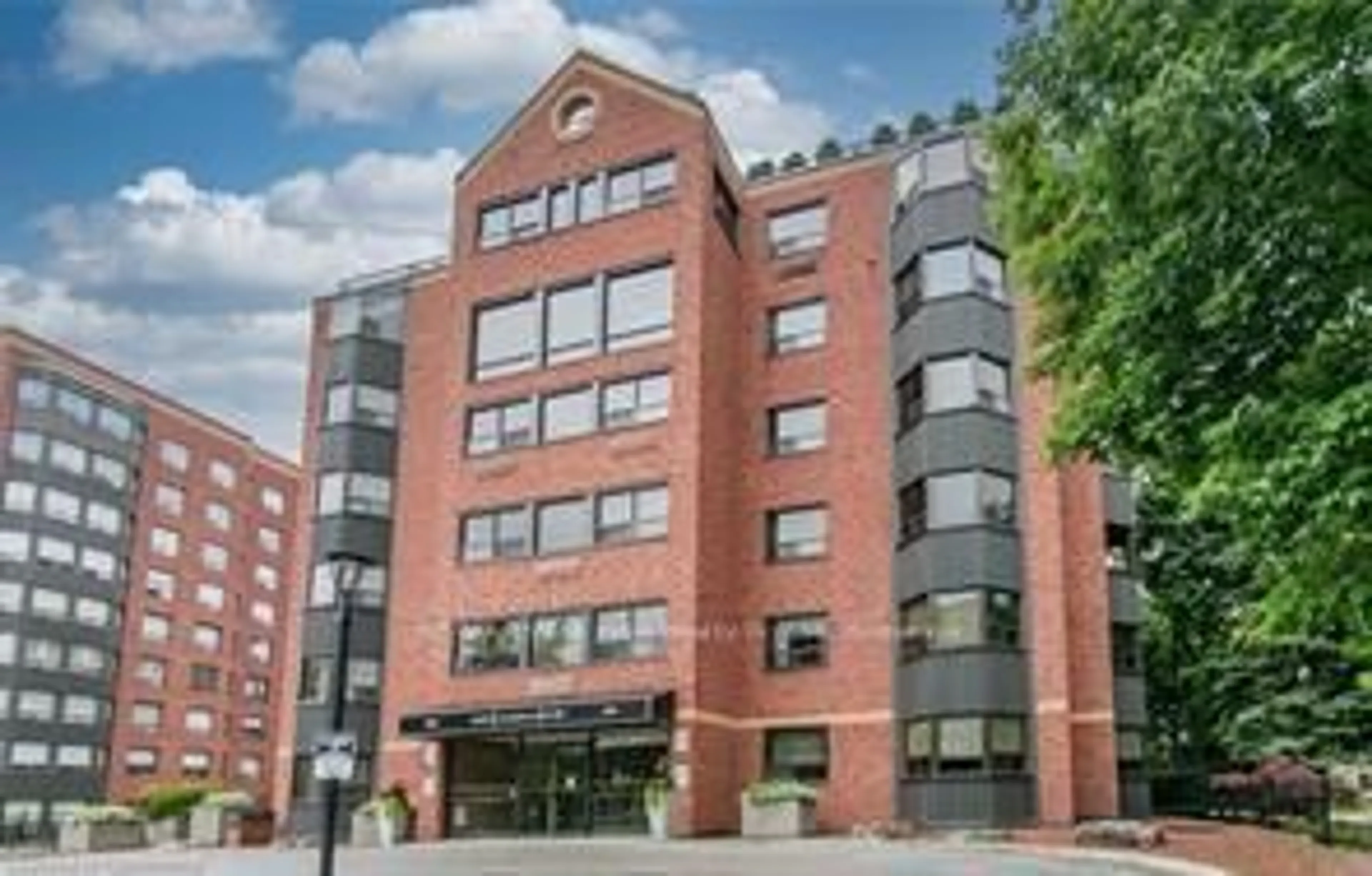 Home with brick exterior material, building for 20 Ellen St #611, Kitchener Ontario N2H 6R7