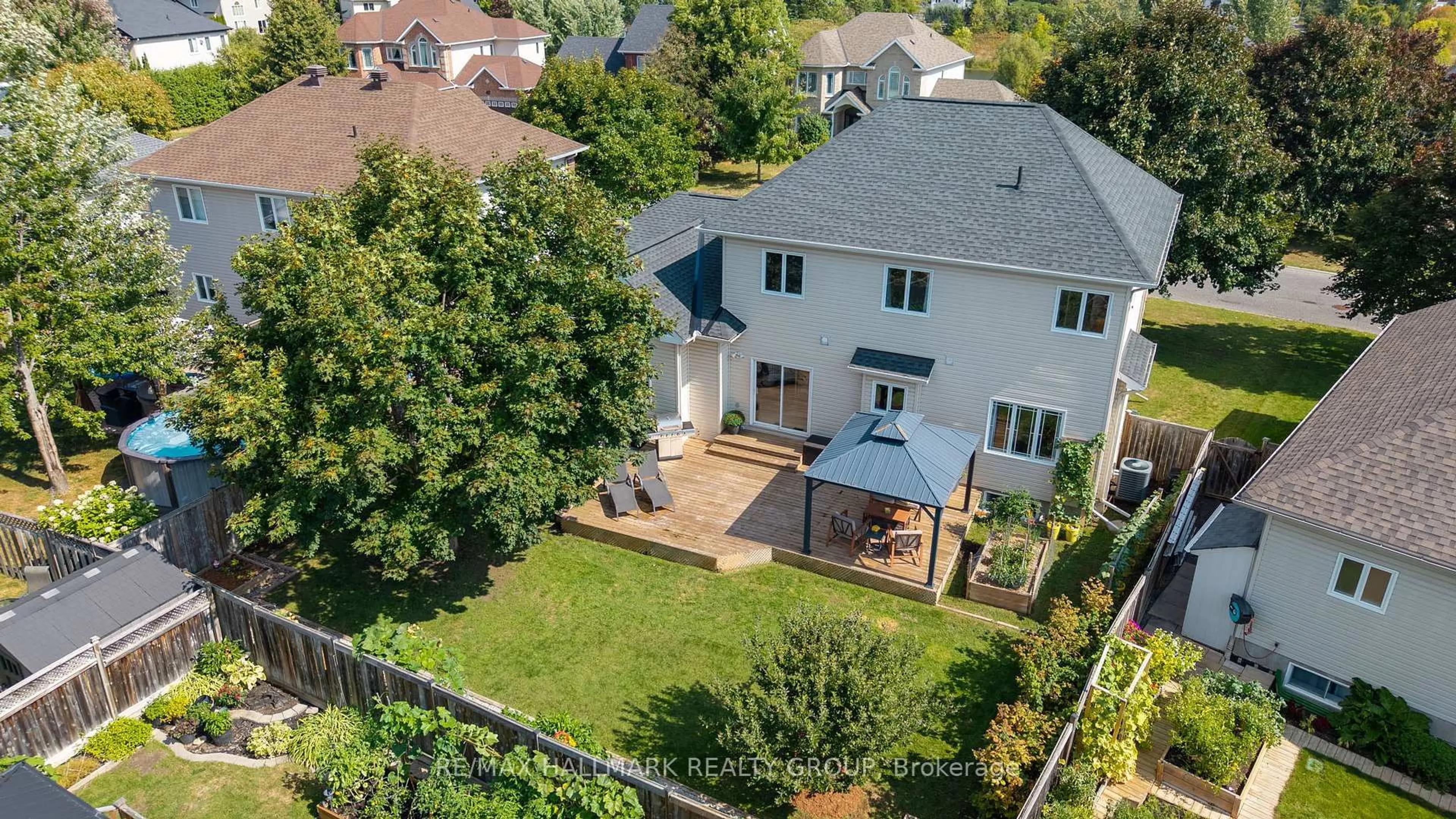 A pic from outside/outdoor area/front of a property/back of a property/a pic from drone, unknown for 37 Wilderness Way, Ottawa Ontario K2S 2E2
