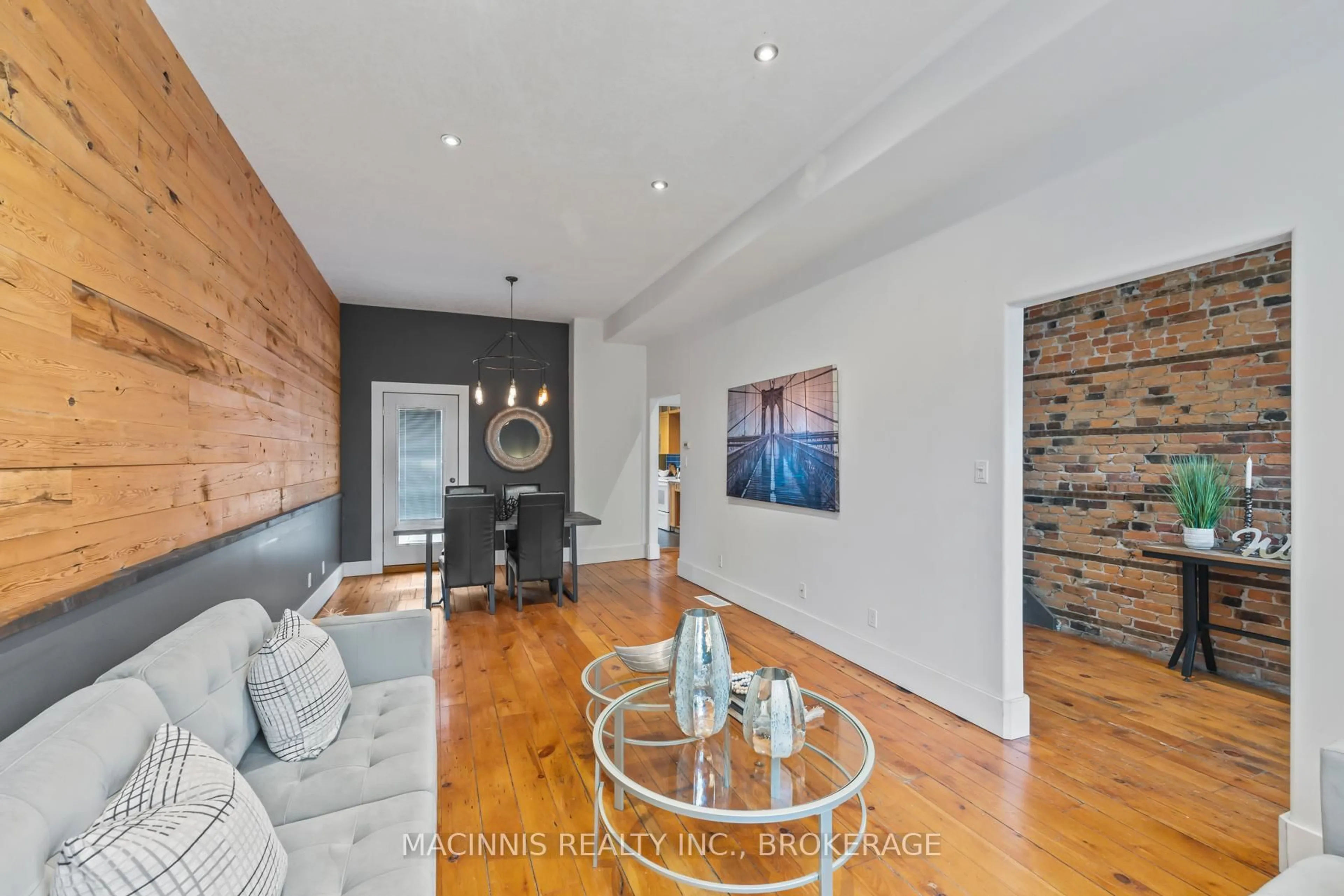 Living room with furniture, wood/laminate floor for 64 Bay St, Kingston Ontario K7K 1H6