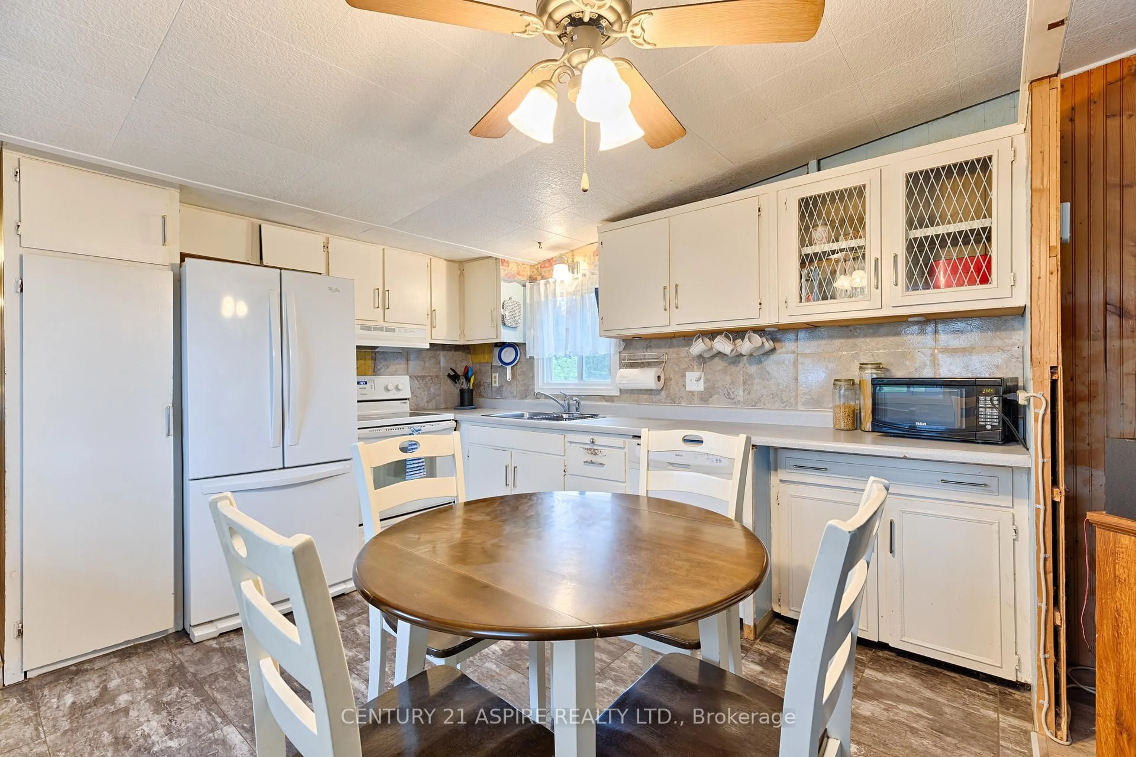 Open concept kitchen, unknown for 3240 Doran Rd, Pembroke Ontario K8A 6W8