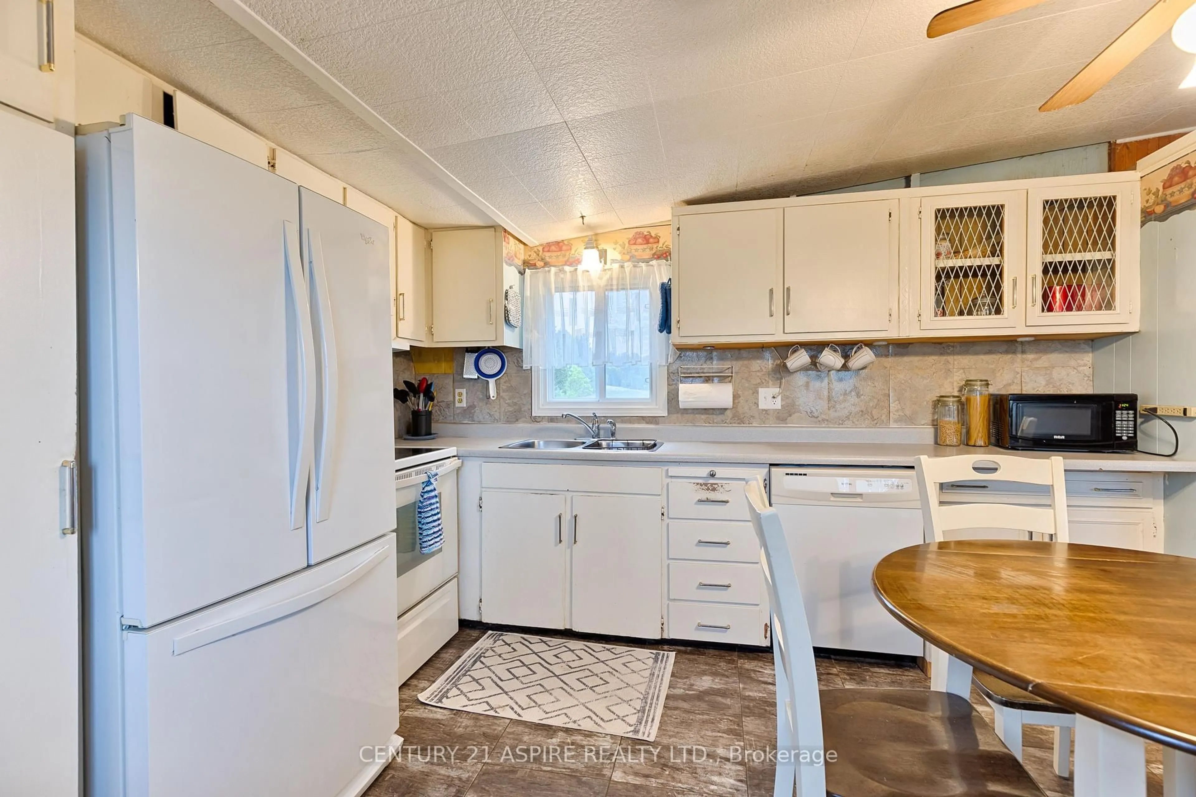 Standard kitchen, unknown for 3240 Doran Rd, Pembroke Ontario K8A 6W8