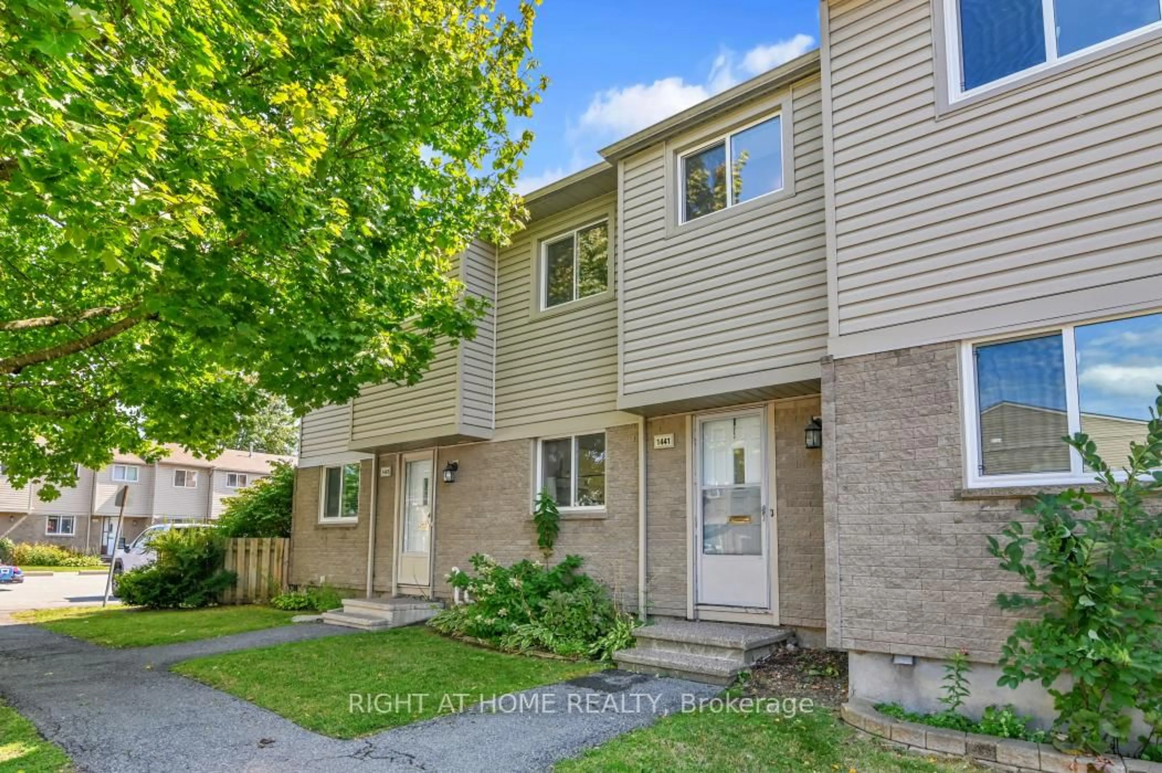 Unknown for 1441 Perez Cres, Ottawa Ontario K1J 8V3