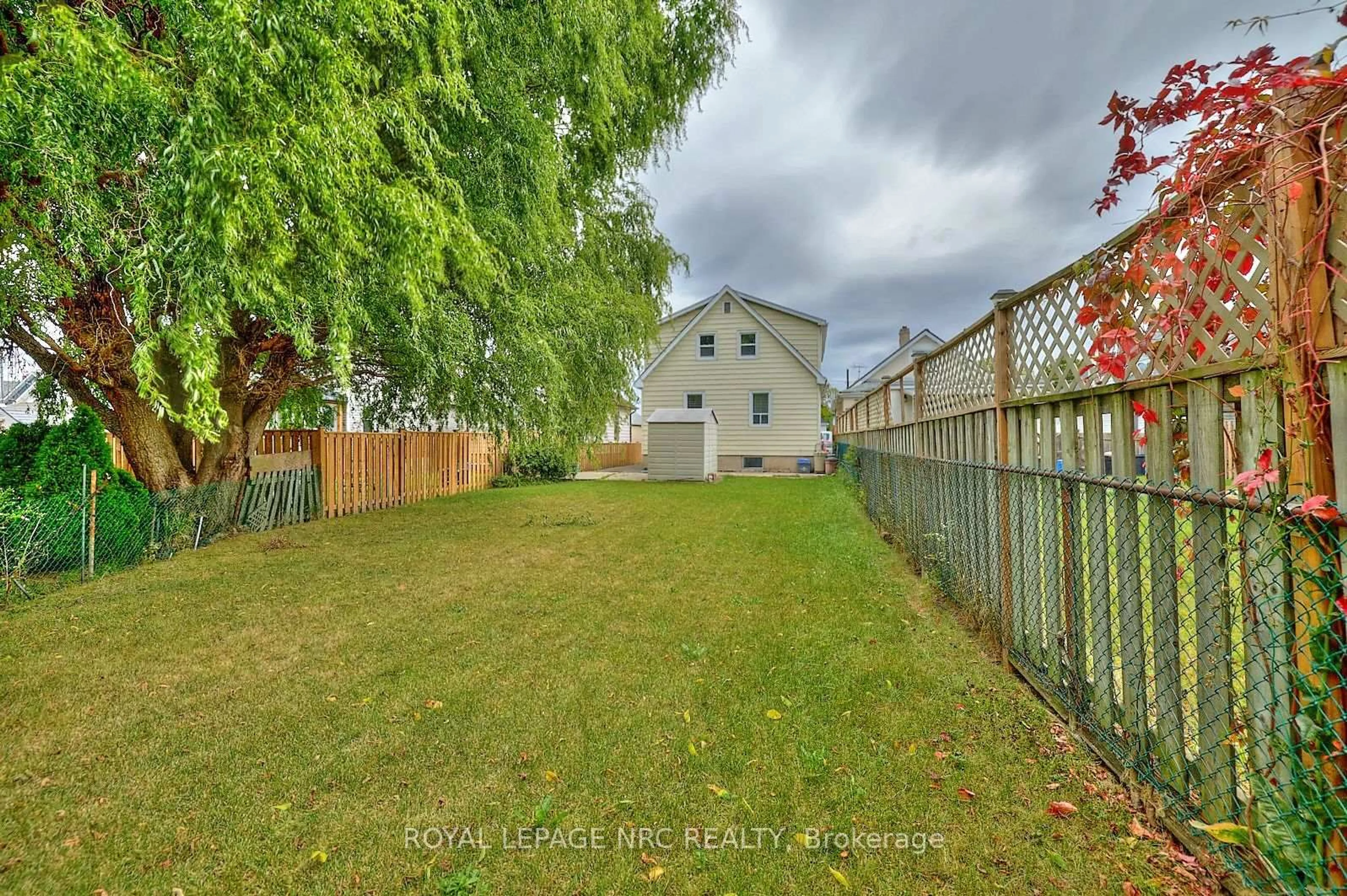 Patio, street for 223 Niagara St, St. Catharines Ontario L2M 4V3