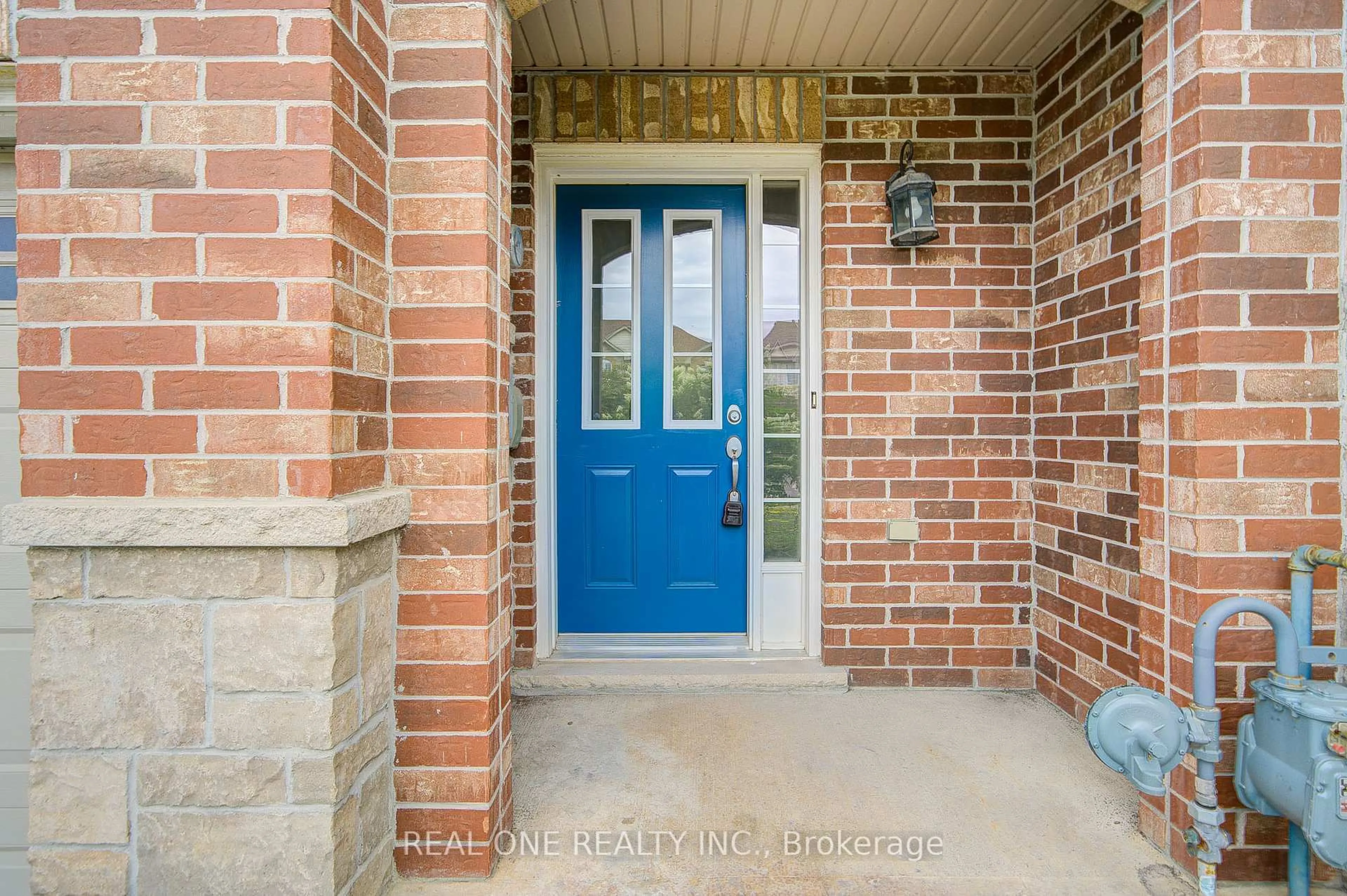 Indoor entryway for 36 Palacebeach Tr, Hamilton Ontario L8E 5C3