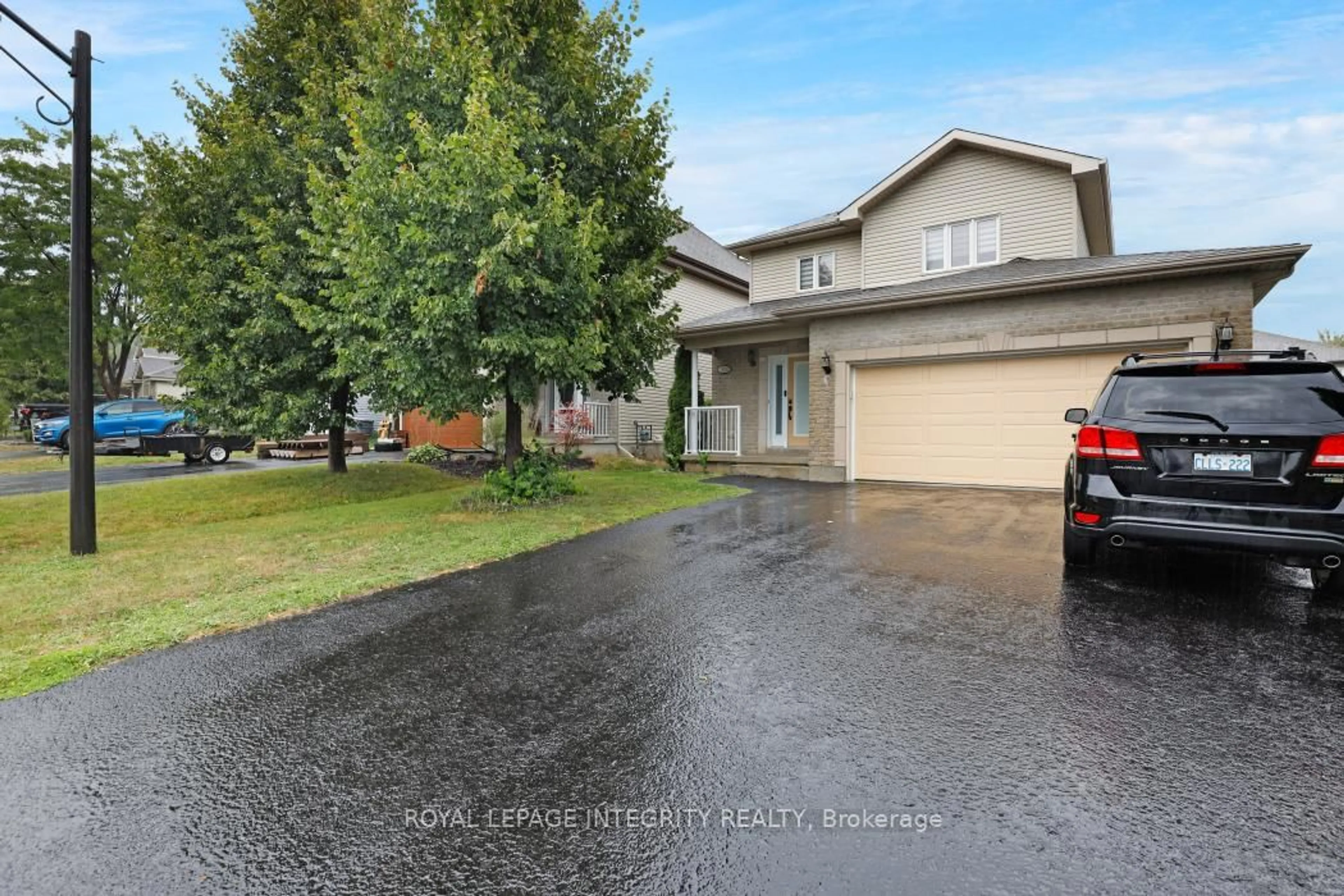 A pic from outside/outdoor area/front of a property/back of a property/a pic from drone, street for 282 Jasper Cres, Clarence-Rockland Ontario K4K 0B9