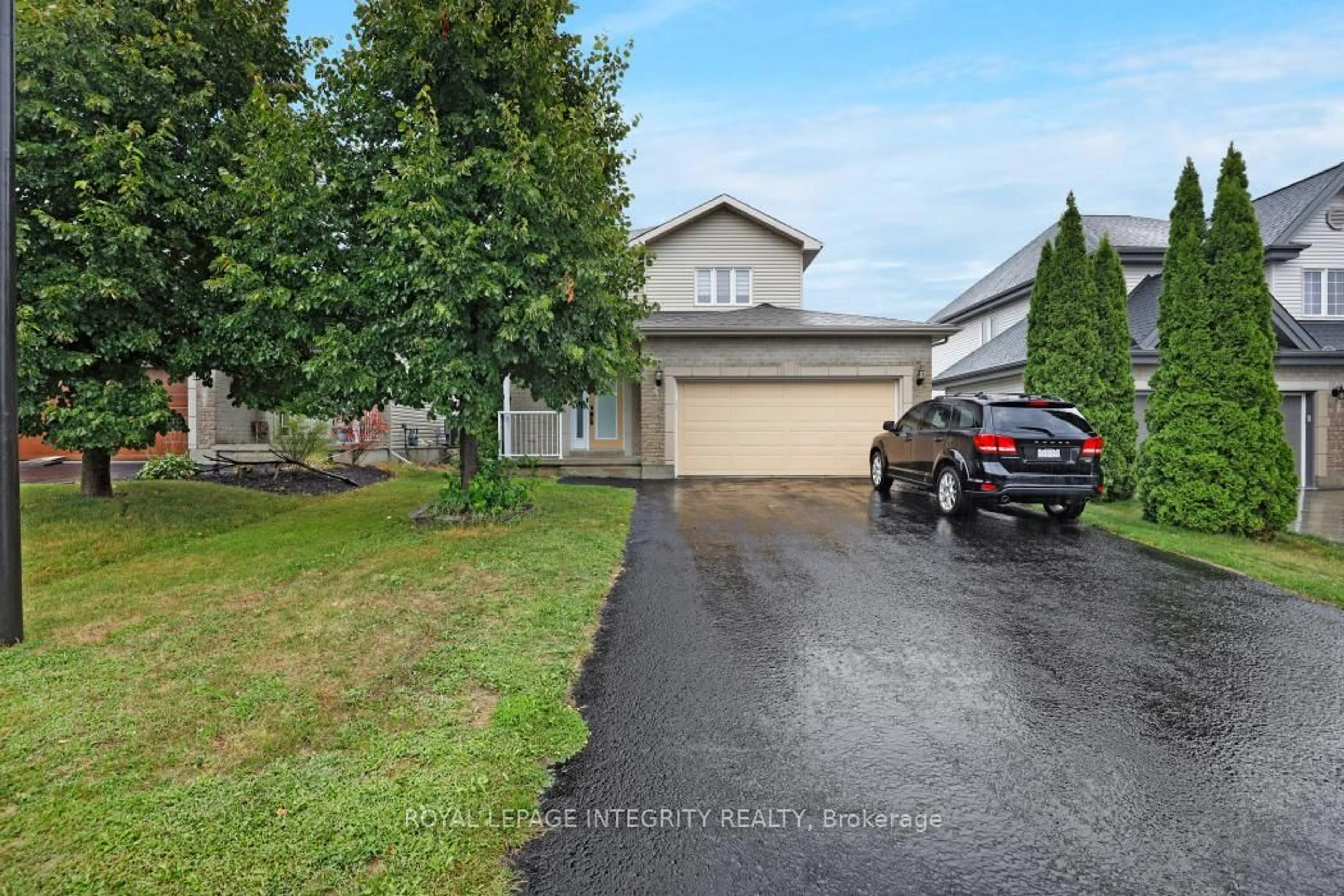A pic from outside/outdoor area/front of a property/back of a property/a pic from drone, street for 282 Jasper Cres, Clarence-Rockland Ontario K4K 0B9