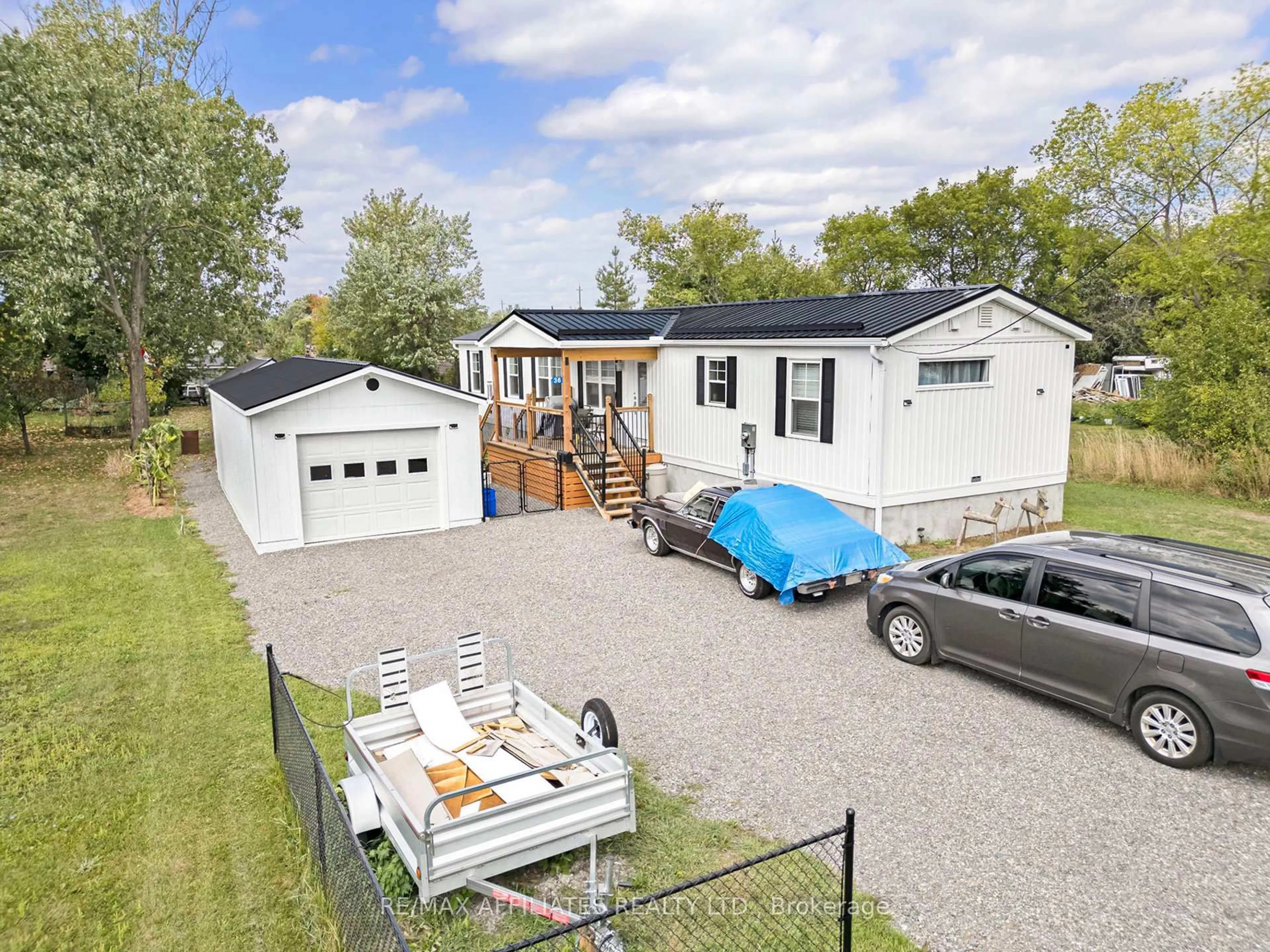A pic from outside/outdoor area/front of a property/back of a property/a pic from drone, street for 36 Second St, Smiths Falls Ontario K7A 3H2