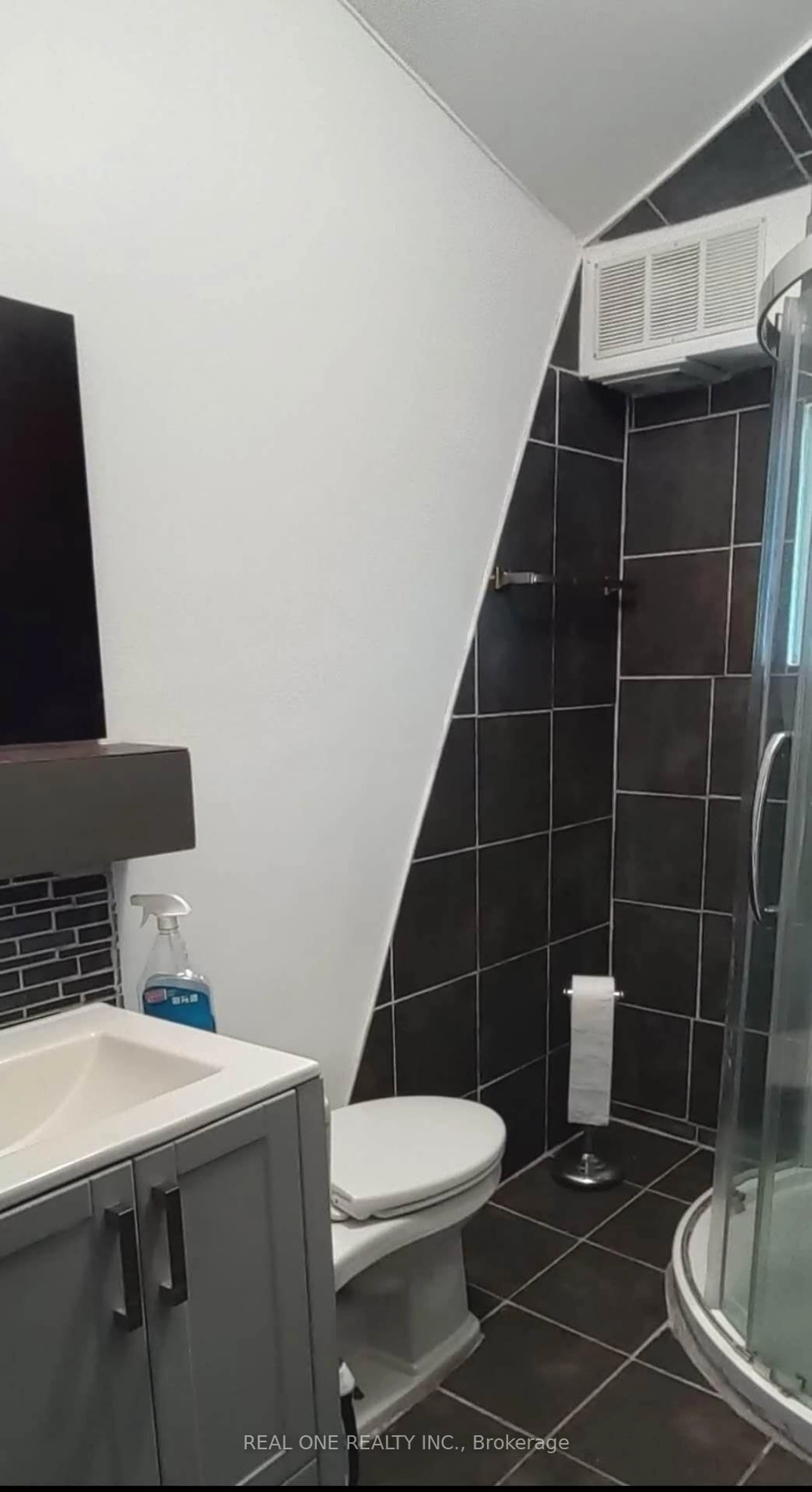 Standard bathroom, ceramic/tile floor for 143 Beach Dr, Cramahe Ontario K0K 1H0