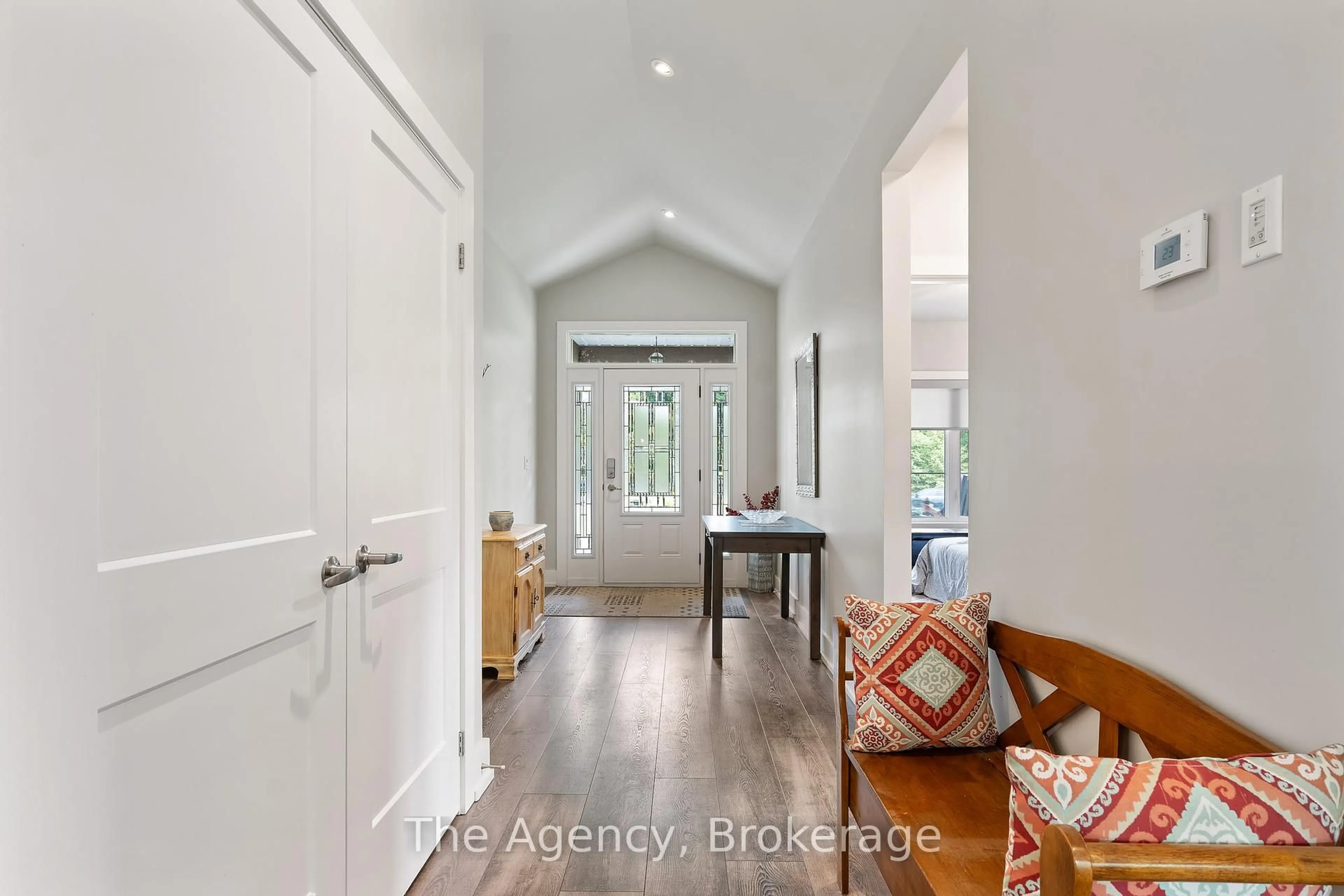 Indoor entryway for 11346 Fowler Rd, Wainfleet Ontario L3K 5V4
