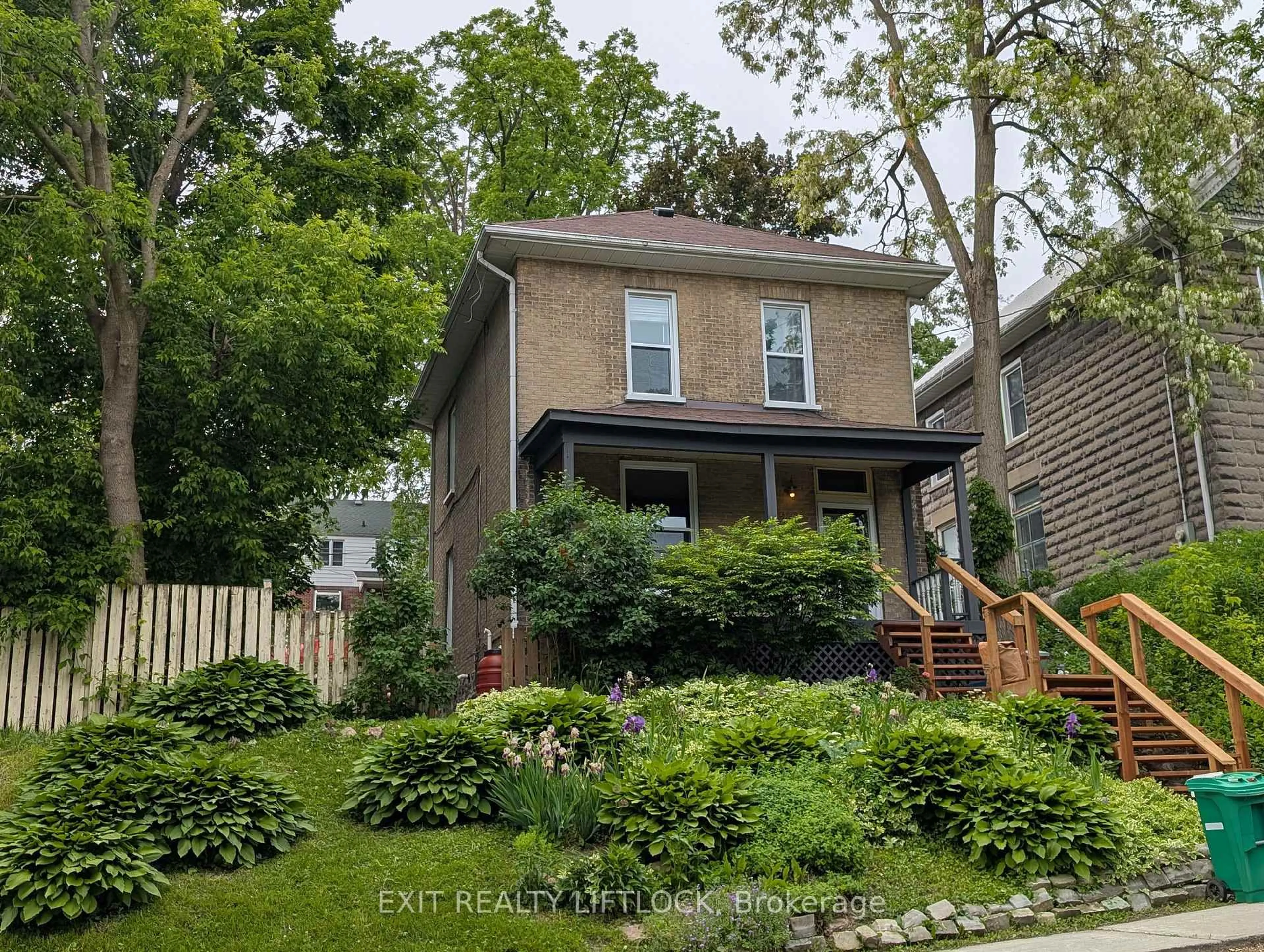Unknown for 629 Aylmer St, Peterborough Ontario K9H 3X2