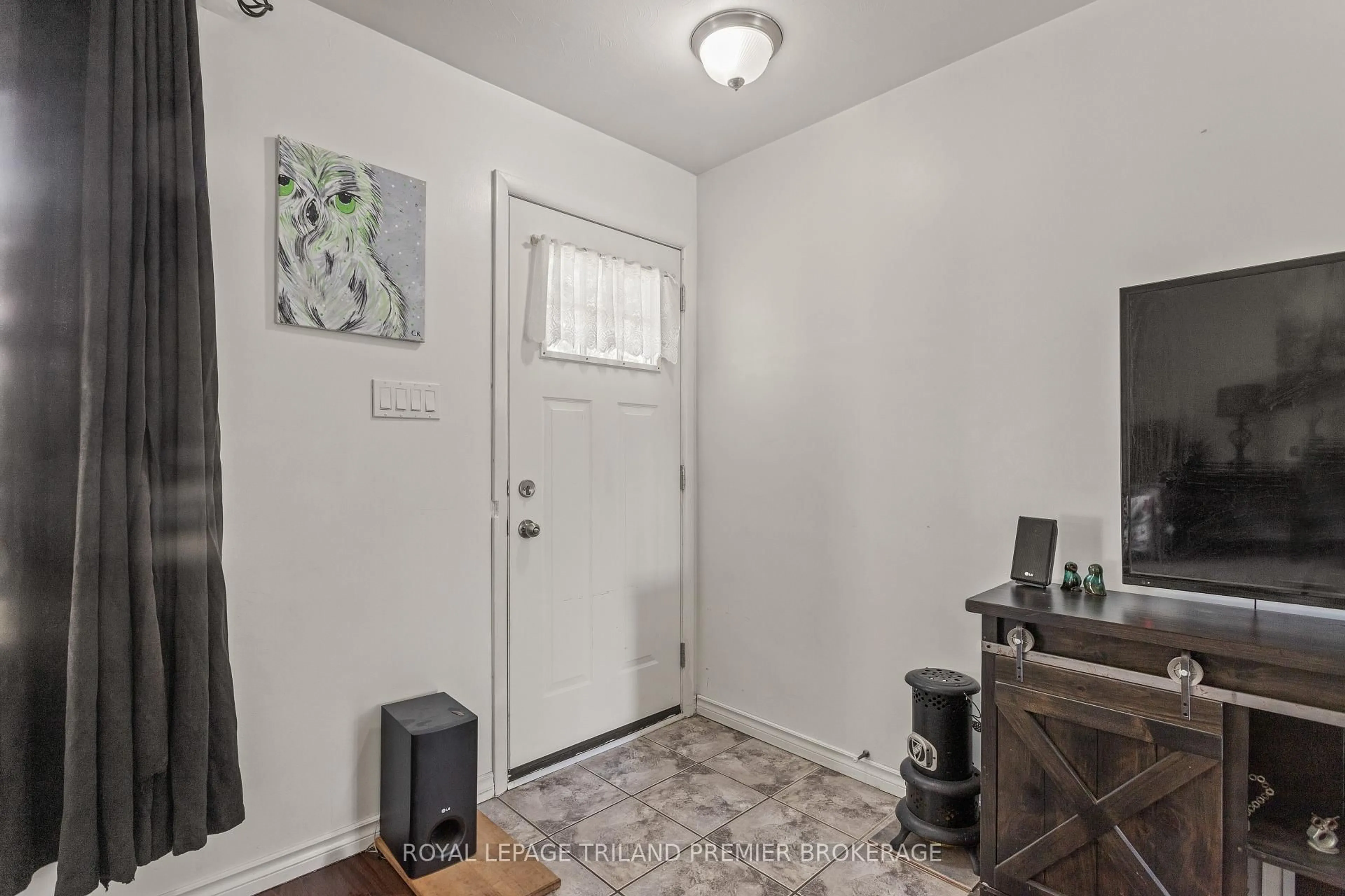 Indoor entryway for 36 Genevive Cres, London East Ontario N5Y 4A8