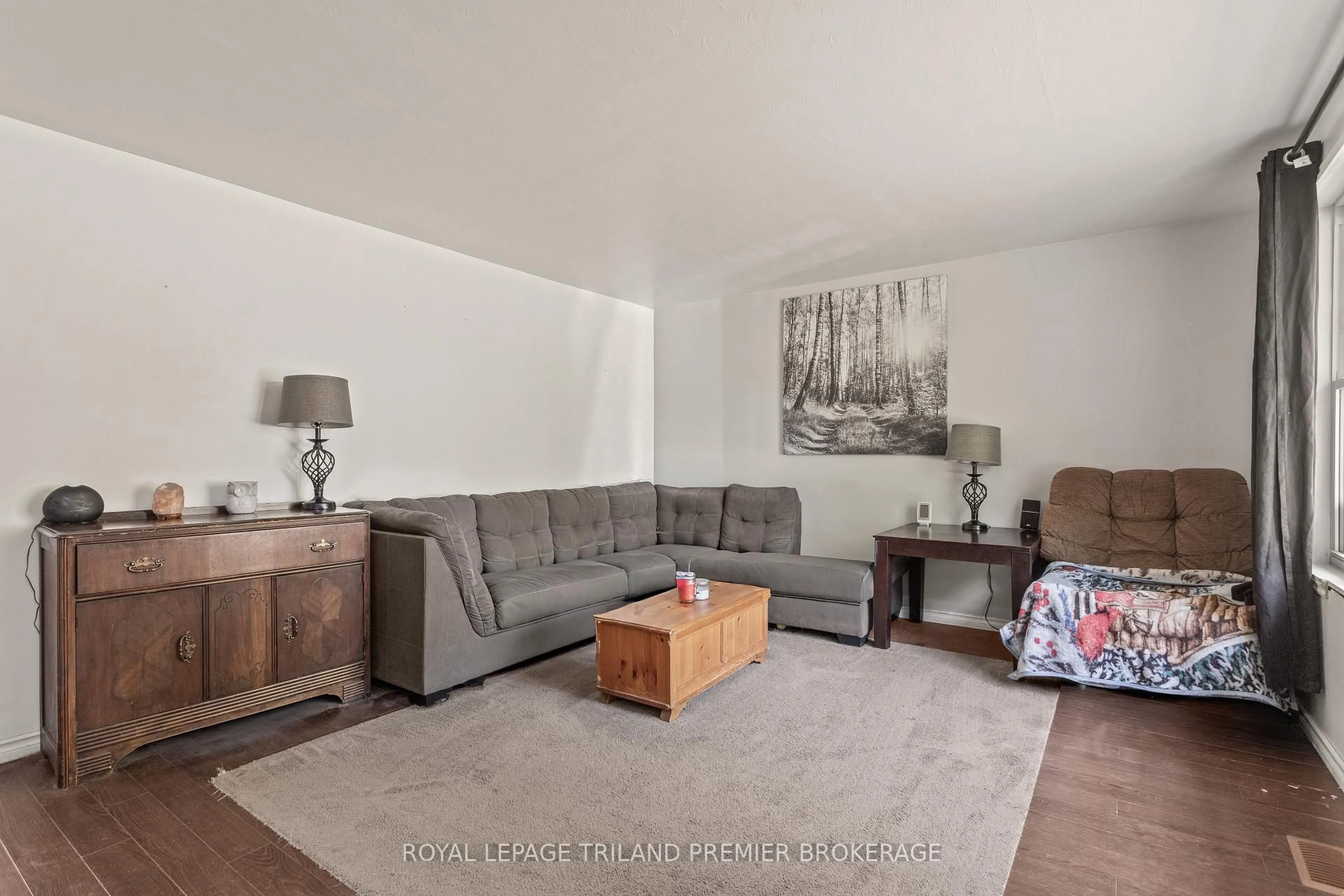 Living room with furniture, unknown for 36 Genevive Cres, London East Ontario N5Y 4A8