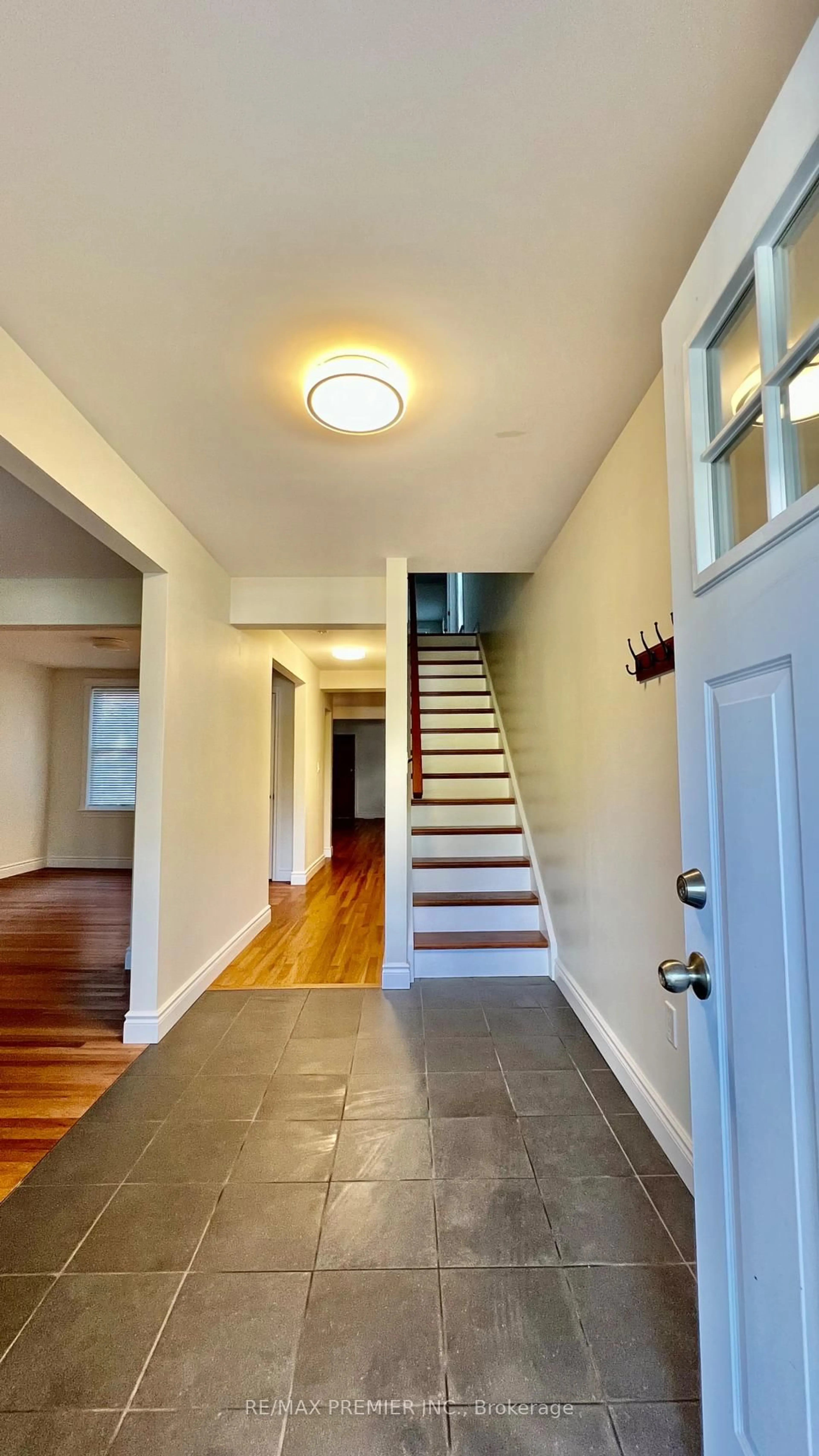Indoor entryway for 10 Patrick St, Kingston Ontario K7K 3N4