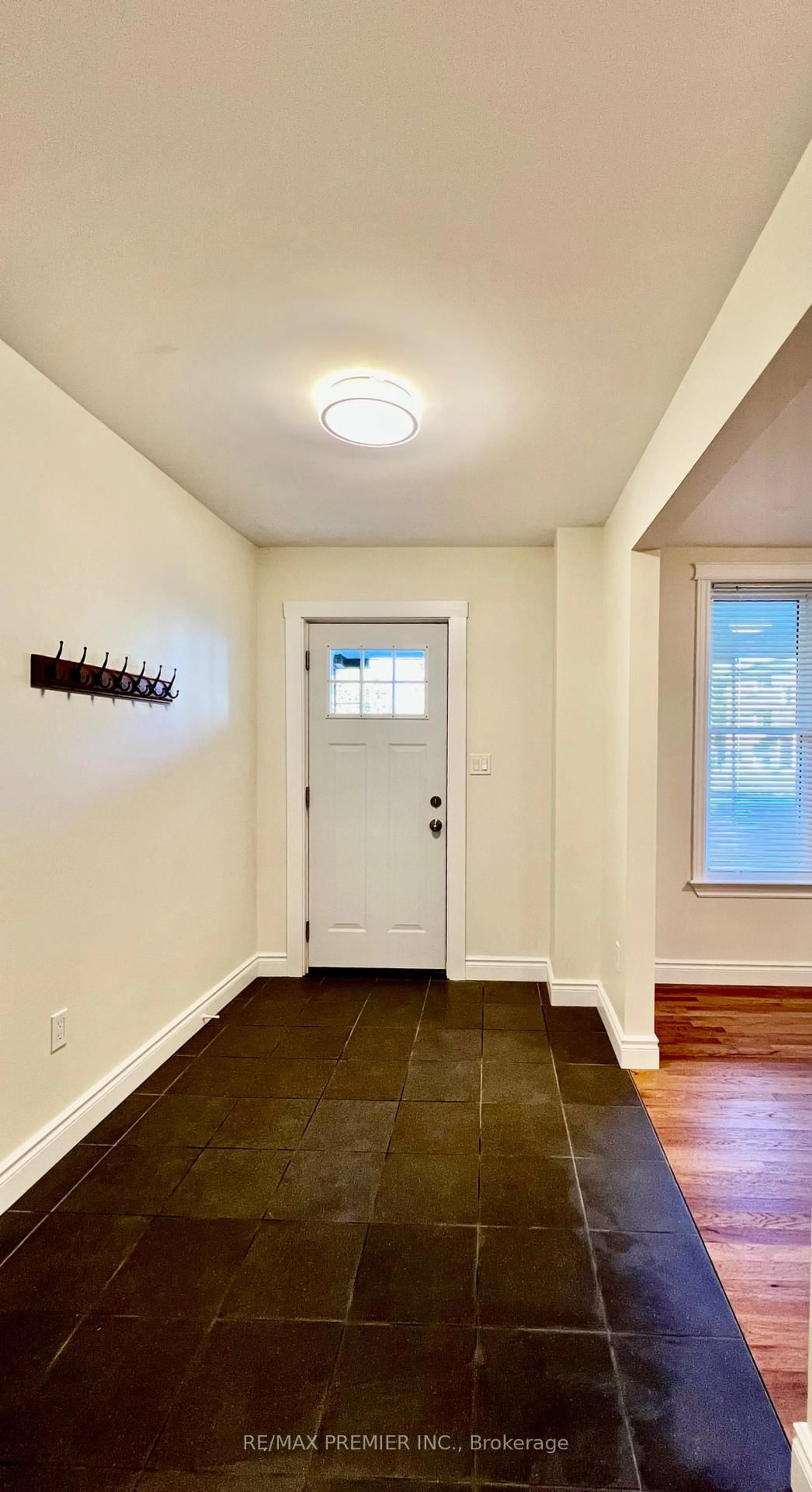 Indoor entryway for 10 Patrick St, Kingston Ontario K7K 3N4