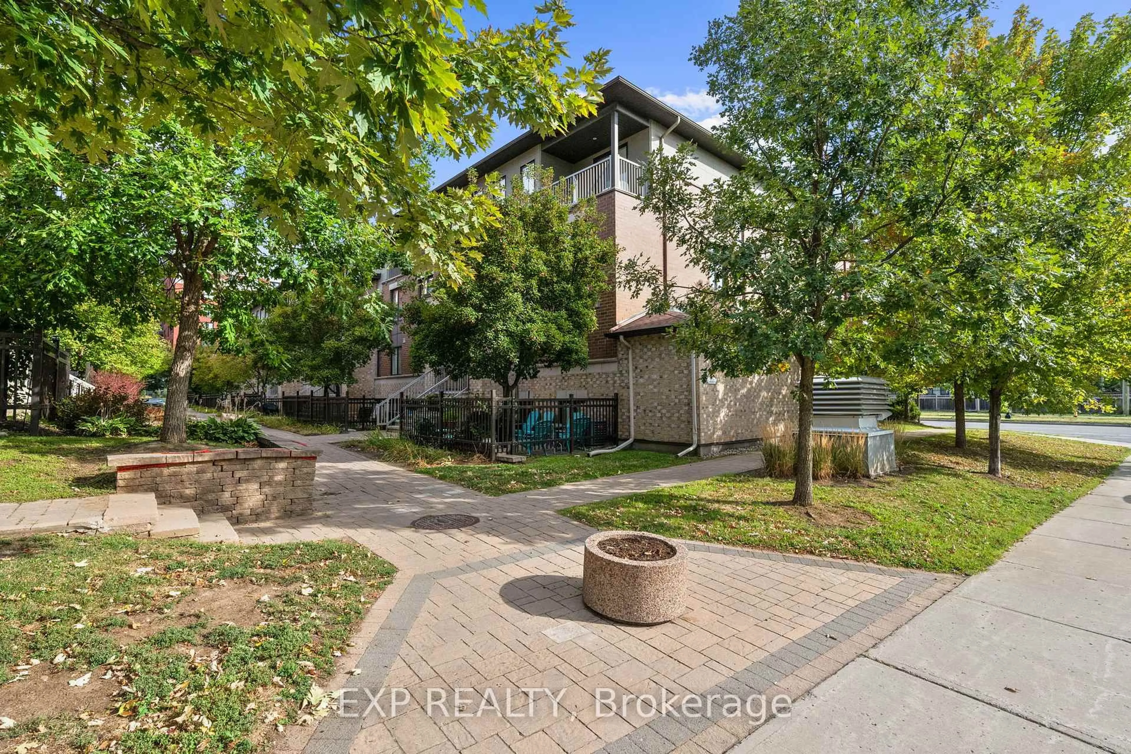 Unknown for 114-A Lindenshade Dr, Ottawa Ontario K2J 5R5