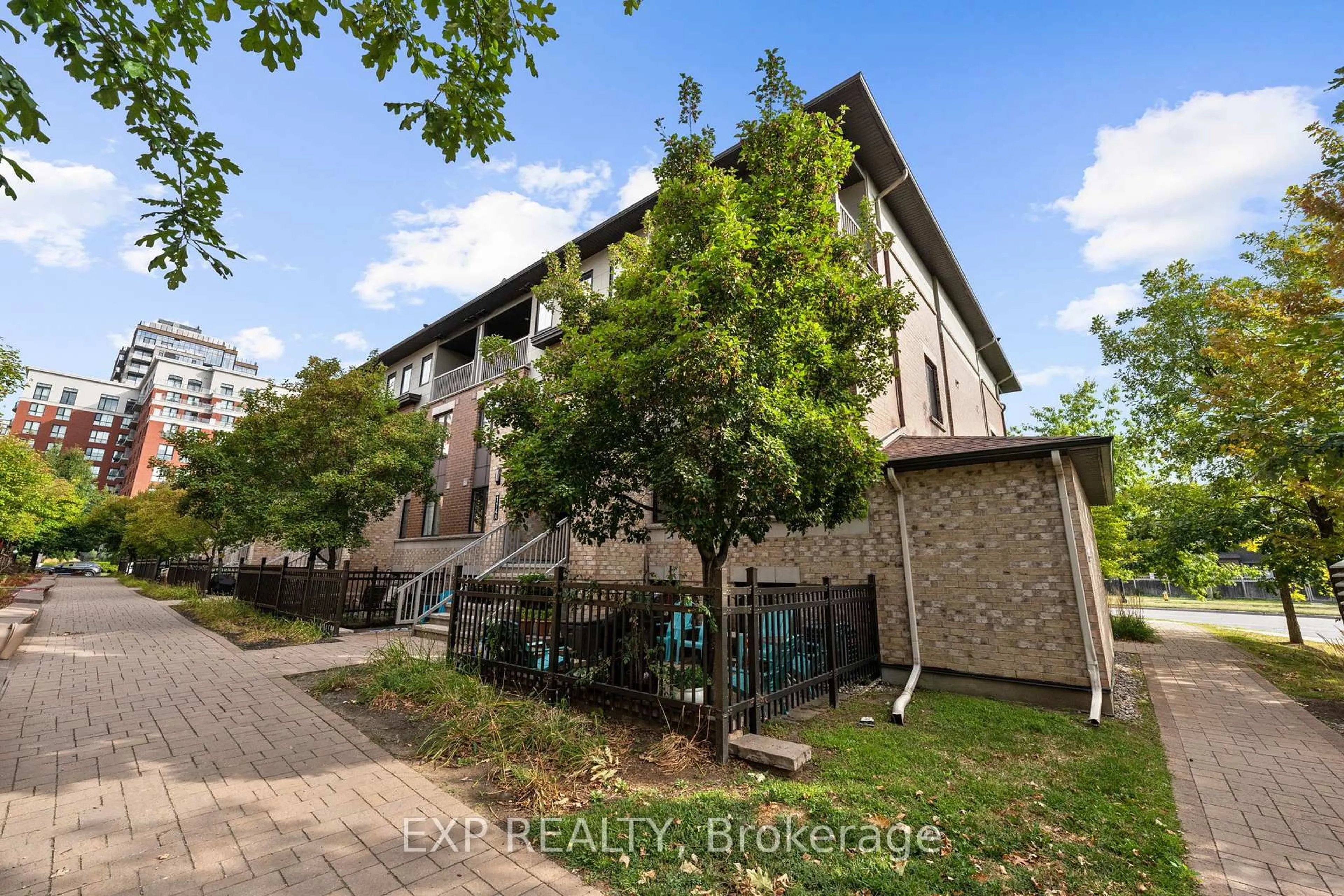 Patio, building for 114-A Lindenshade Dr, Ottawa Ontario K2J 5R5