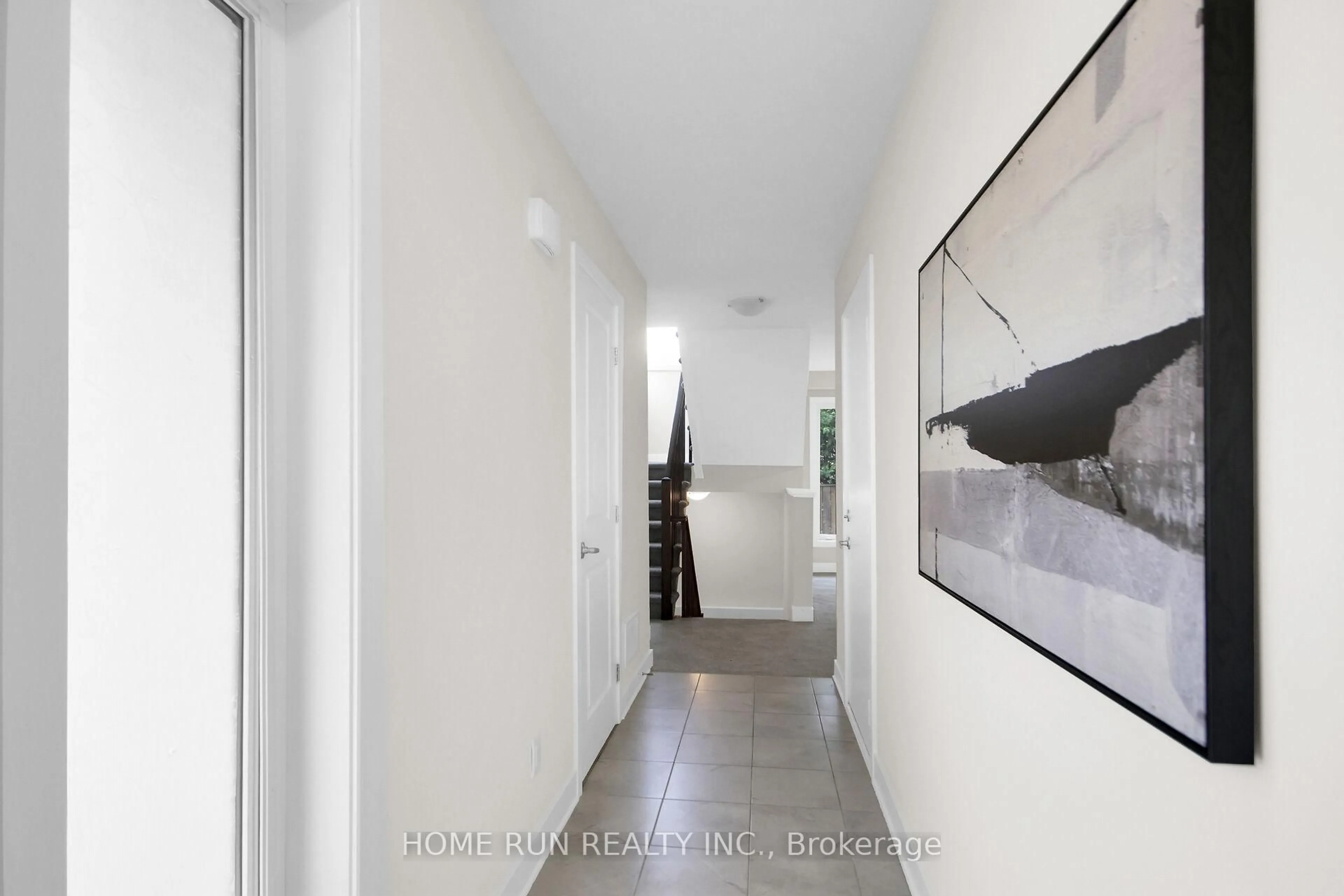 Indoor entryway for 600 Terravita Private, Ottawa Ontario K1V 2R9