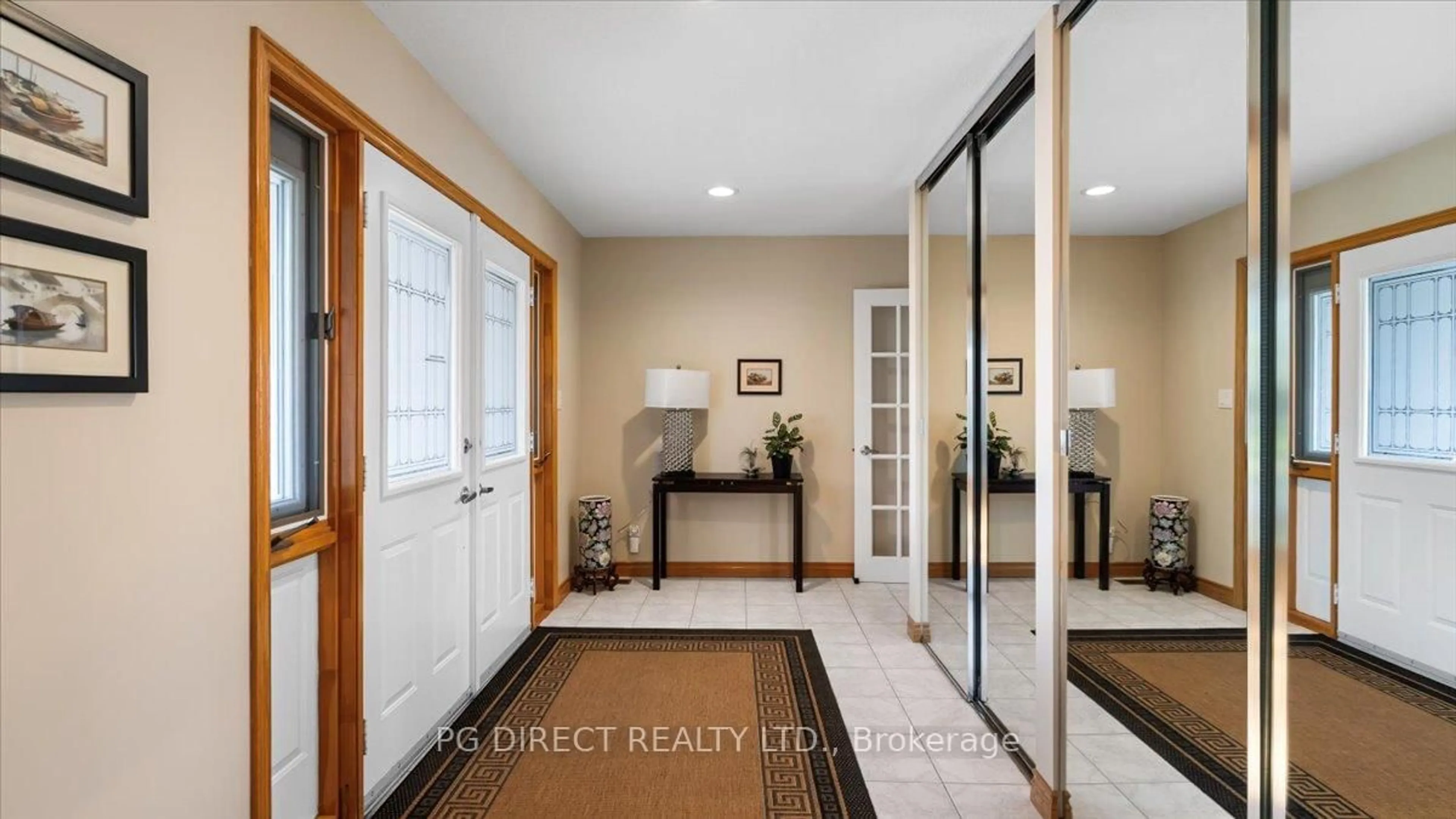 Indoor entryway for 26 Bridlewood Lane, Quinte West Ontario K8V 6N4