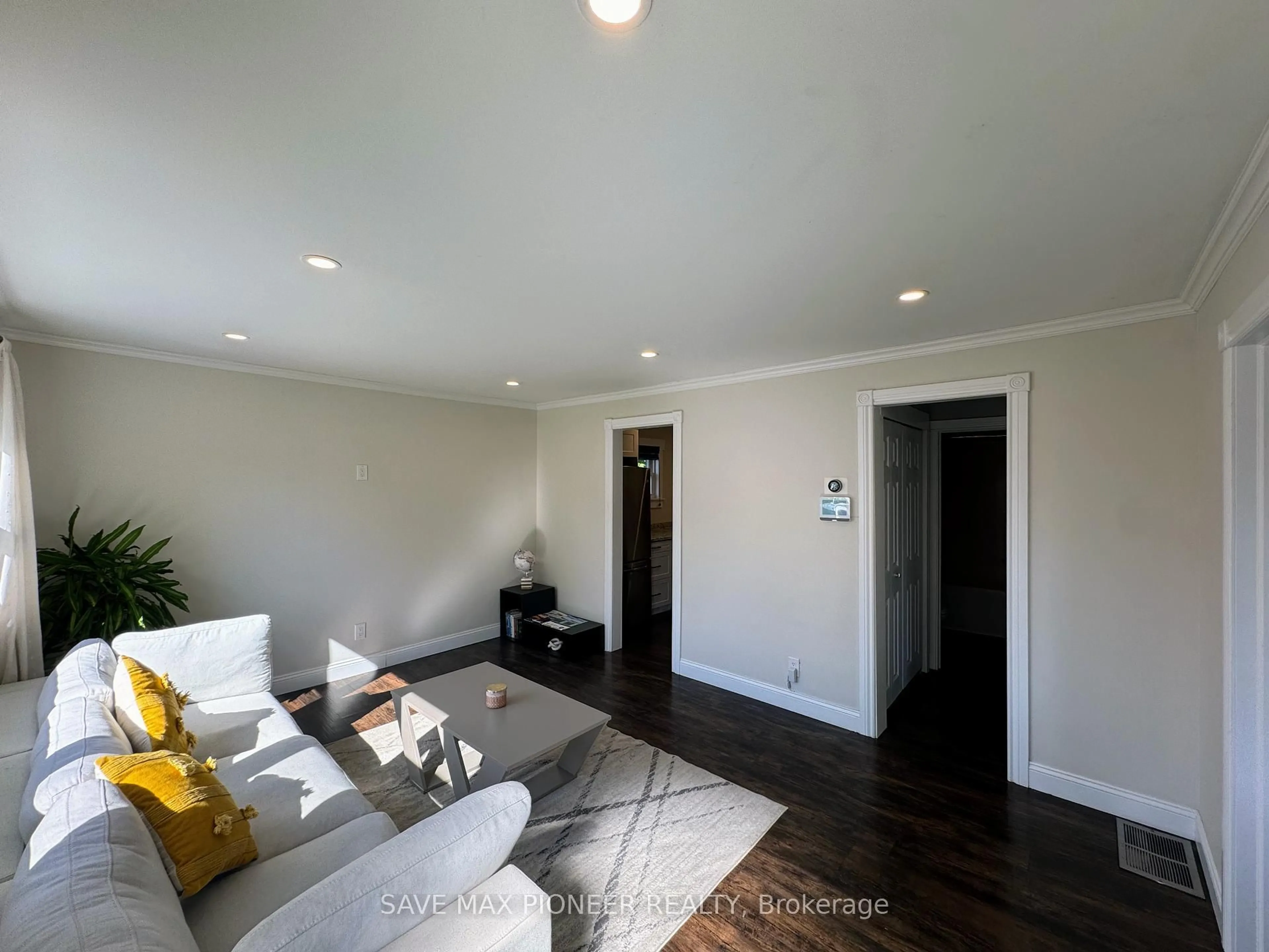Living room with furniture, unknown for 21 Mary St, Fort Erie Ontario L2A 4A2
