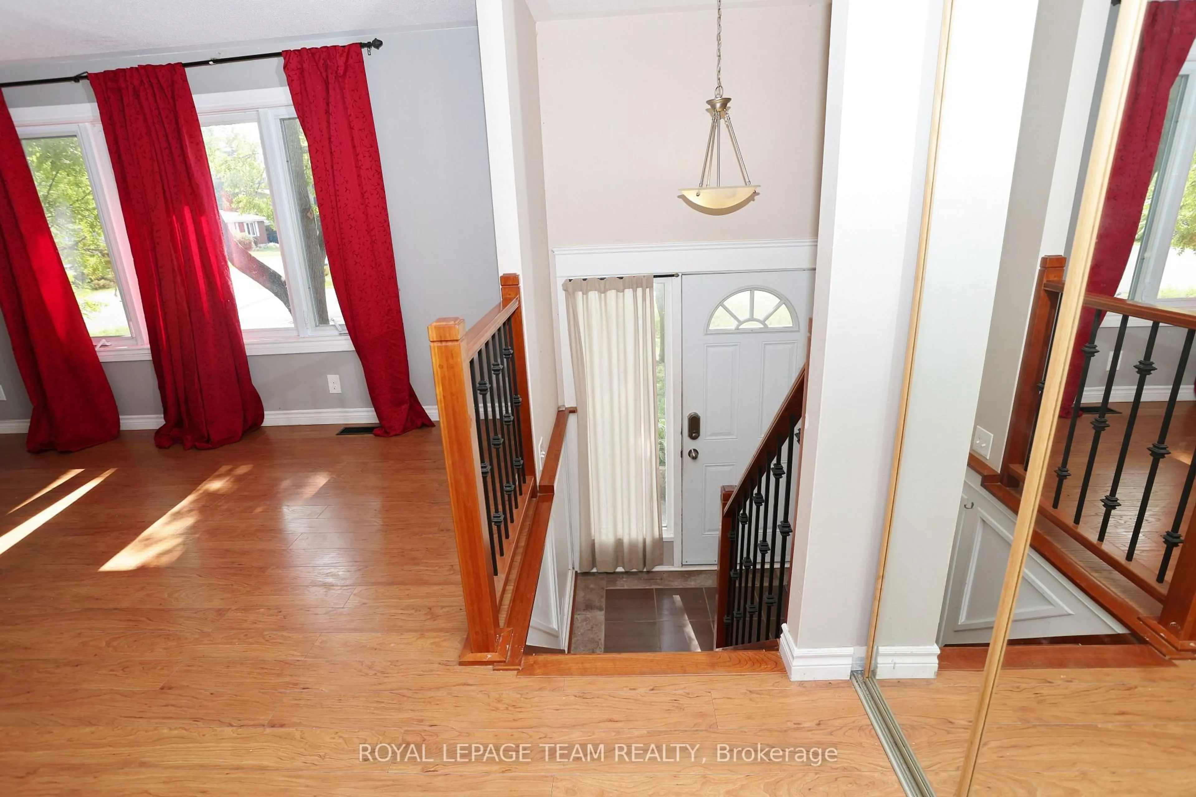 Indoor entryway for 425 Joseph St, North Grenville Ontario K0G 1J0