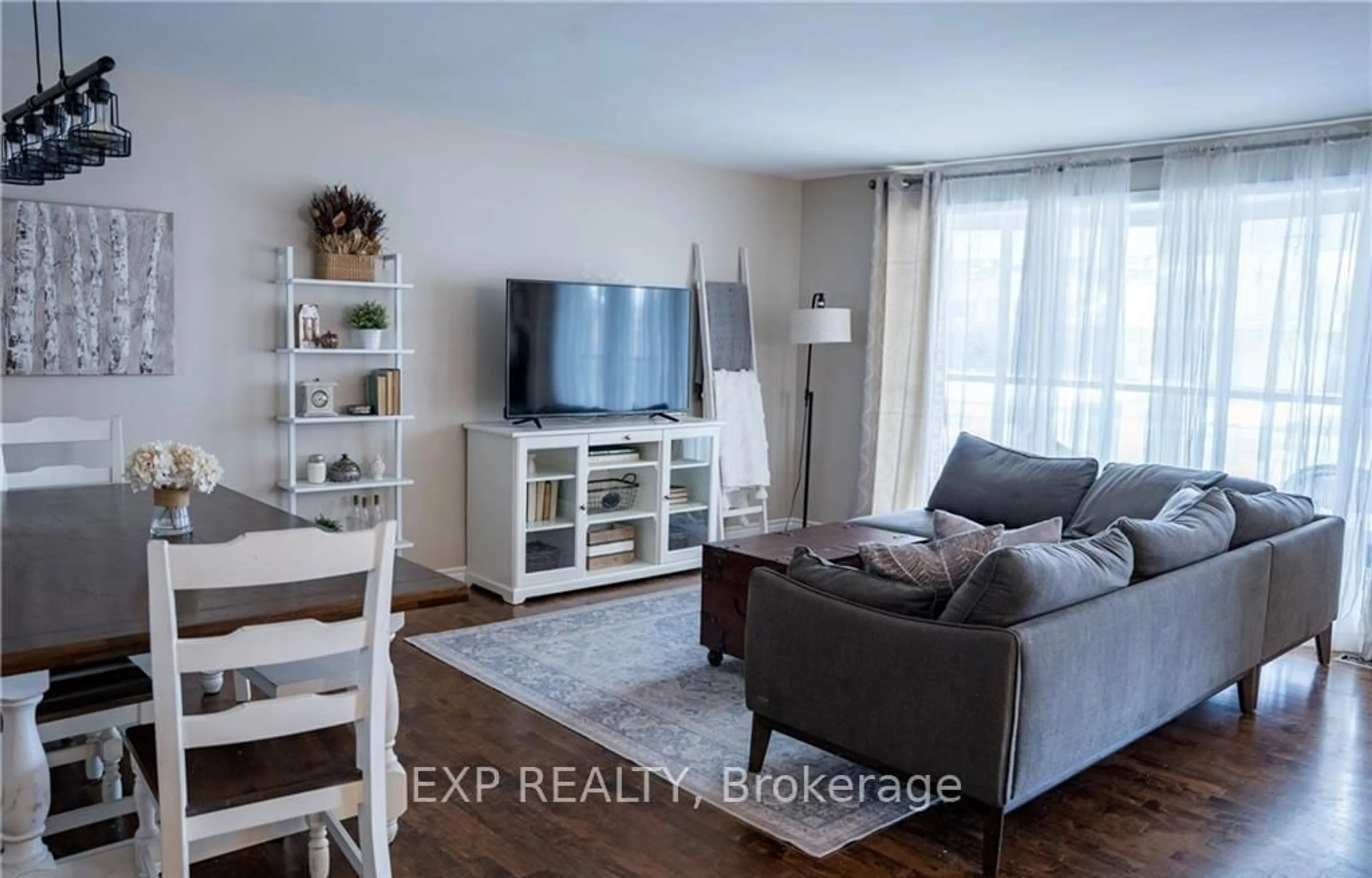 Living room with furniture, wood/laminate floor for 62 Owen Pl, Hamilton Ontario L8G 2H2