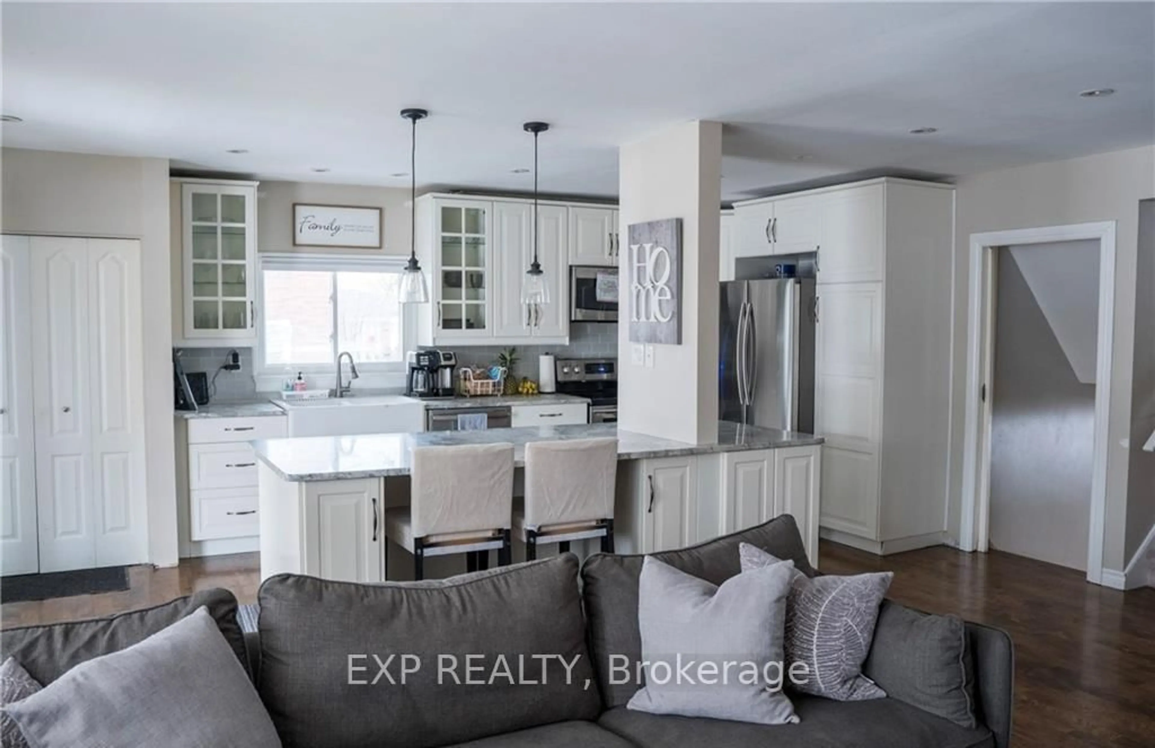 Open concept kitchen, ceramic/tile floor for 62 Owen Pl, Hamilton Ontario L8G 2H2