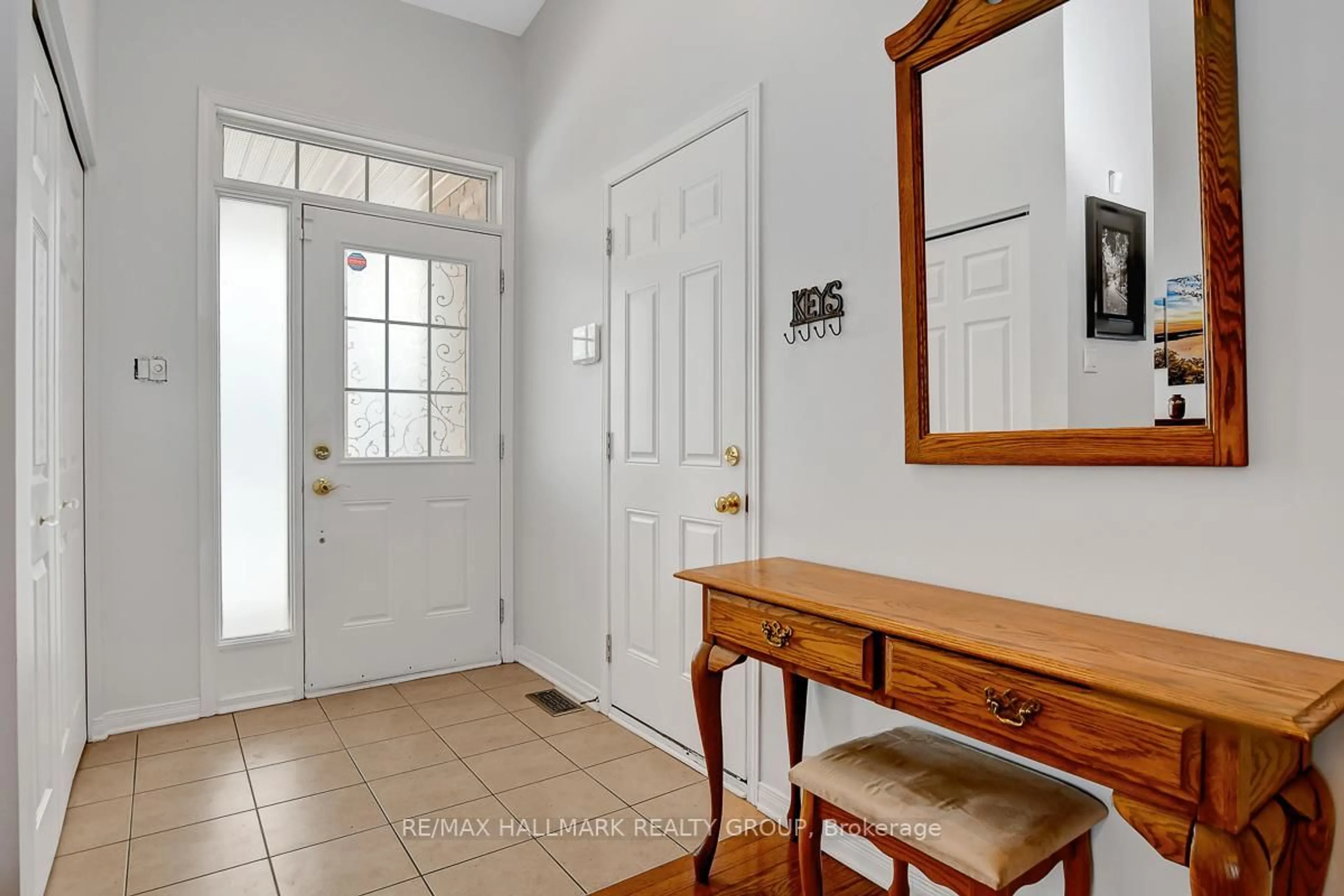 Indoor entryway for 343 Quartz Ave, Clarence-Rockland Ontario K4K 0A2