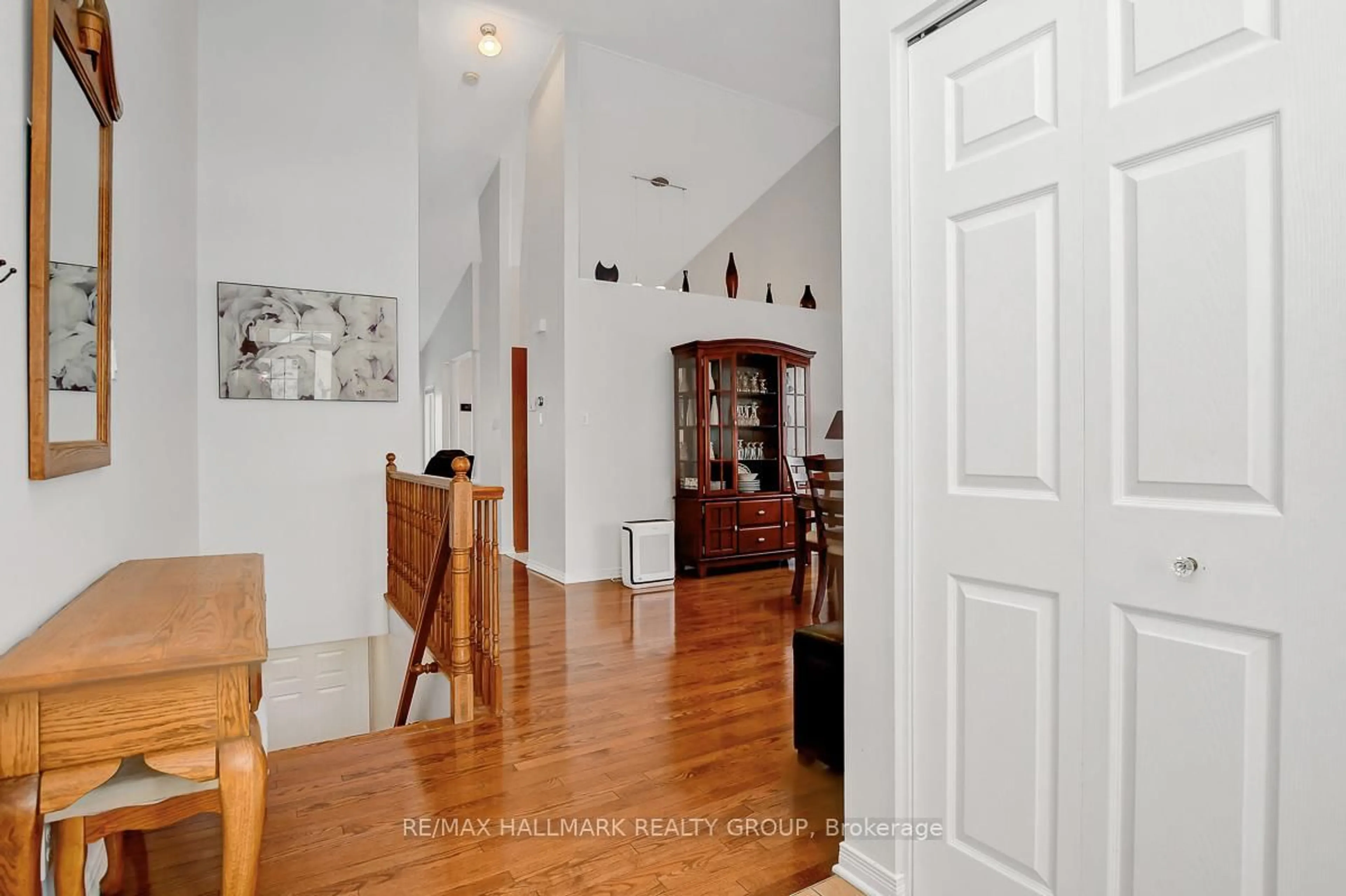 Indoor entryway for 343 Quartz Ave, Clarence-Rockland Ontario K4K 0A2